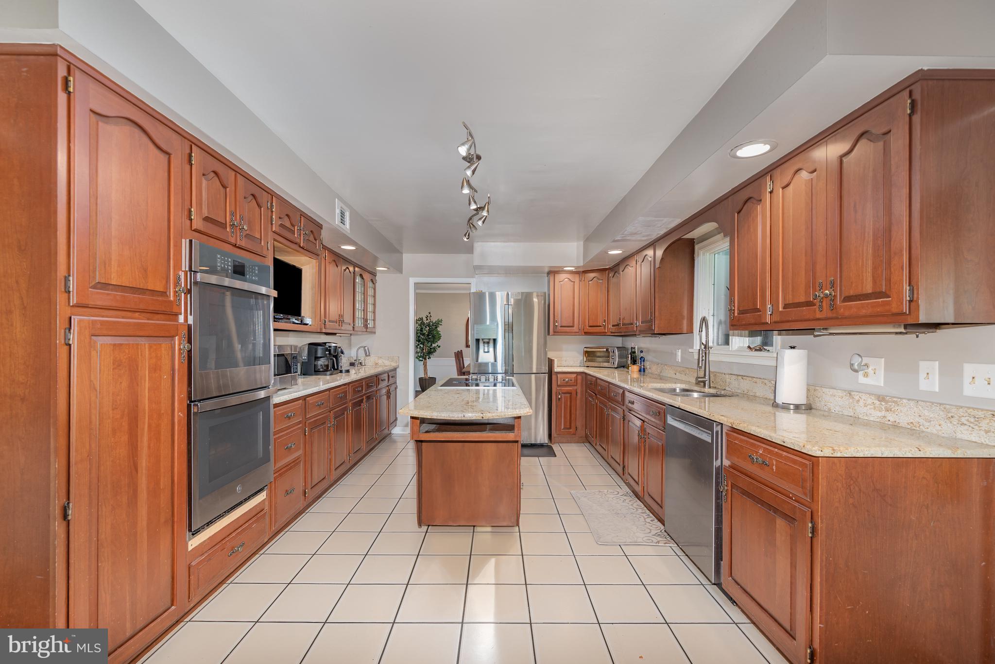 PERRY HALL - Residential