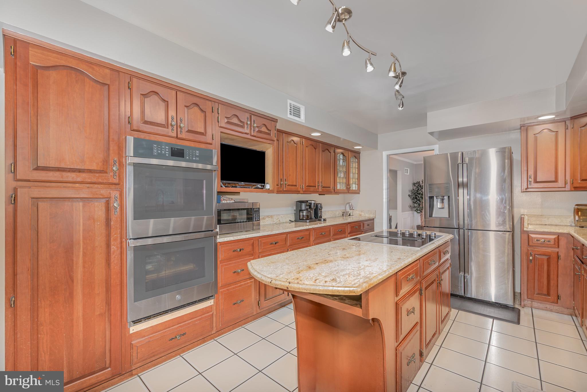 PERRY HALL - Residential