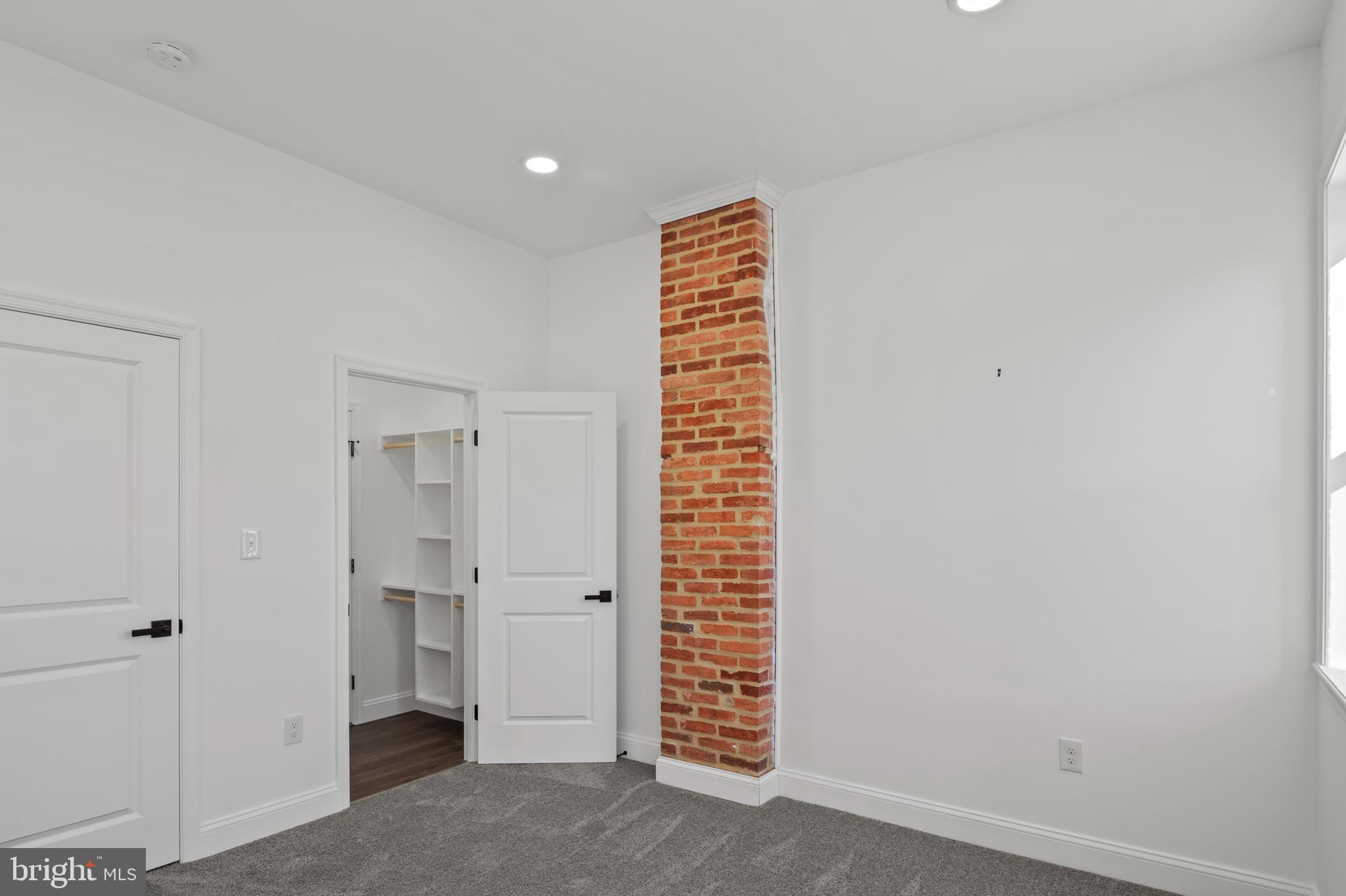 OLIVER - Residential Lease