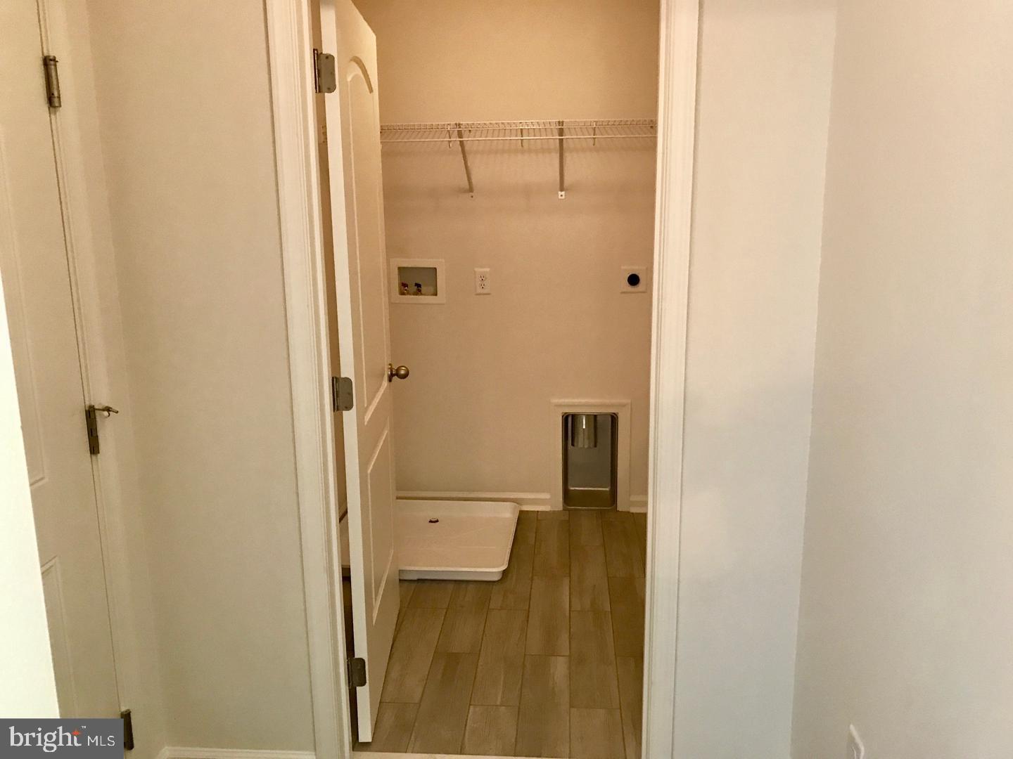 TWIN LAKES EAST - Residential