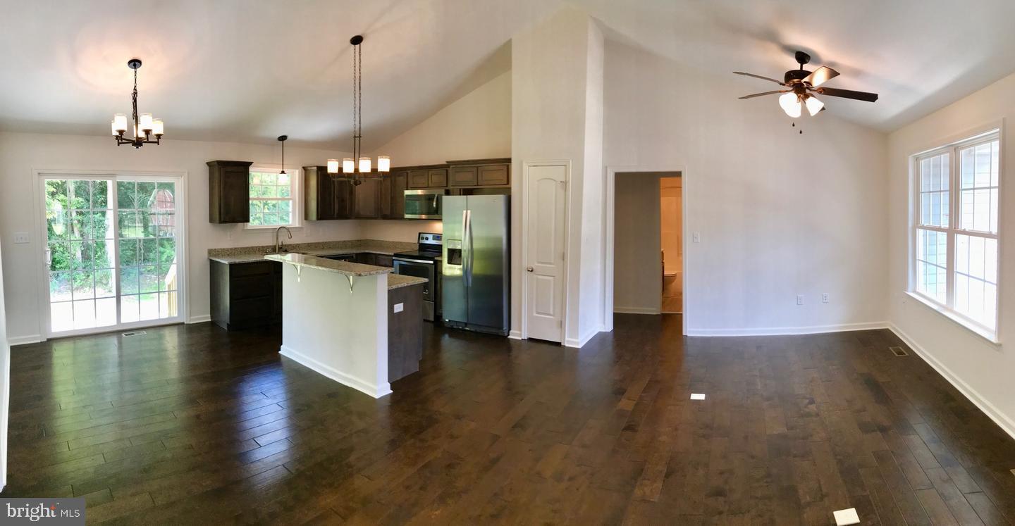 TWIN LAKES EAST - Residential