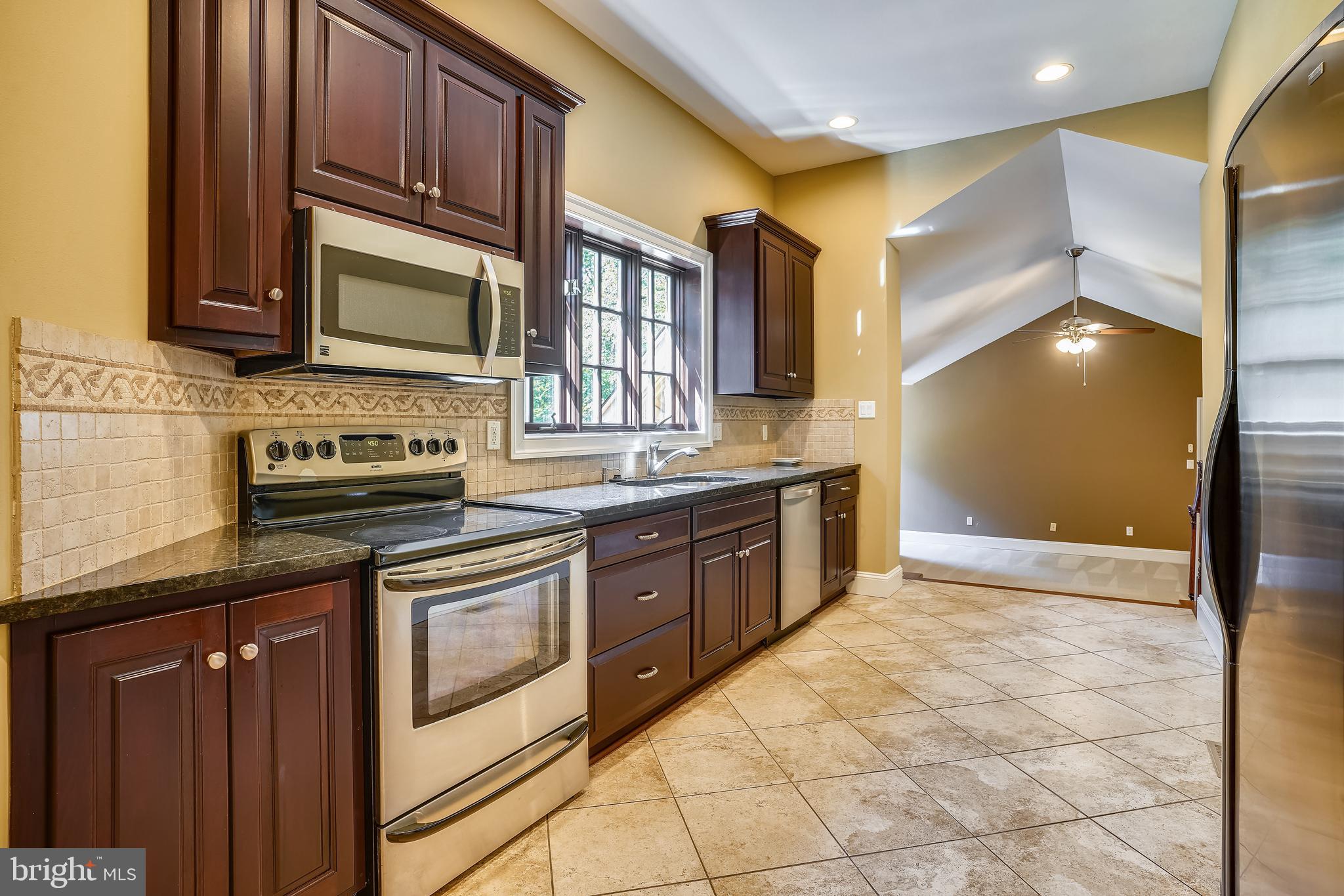 TWIN LAKES - Residential