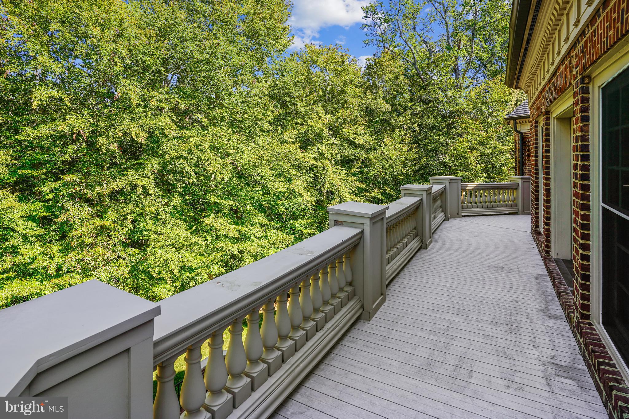 TWIN LAKES - Residential