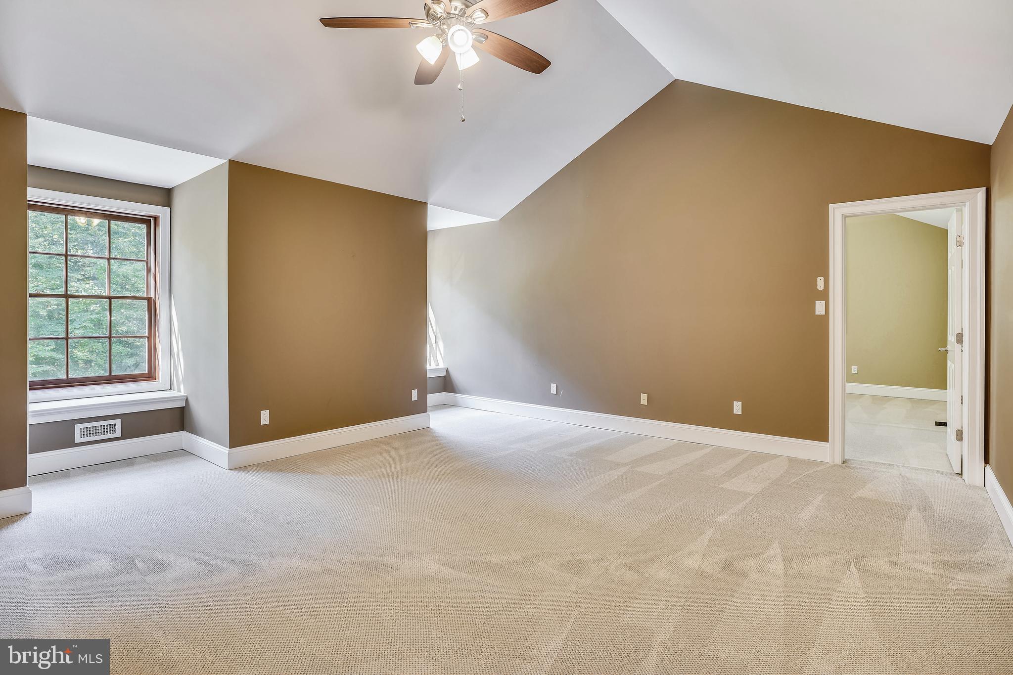 TWIN LAKES - Residential