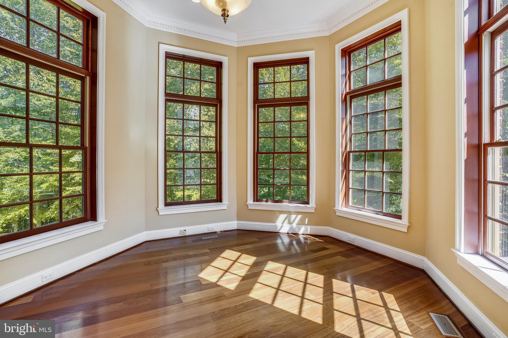 TWIN LAKES - Residential