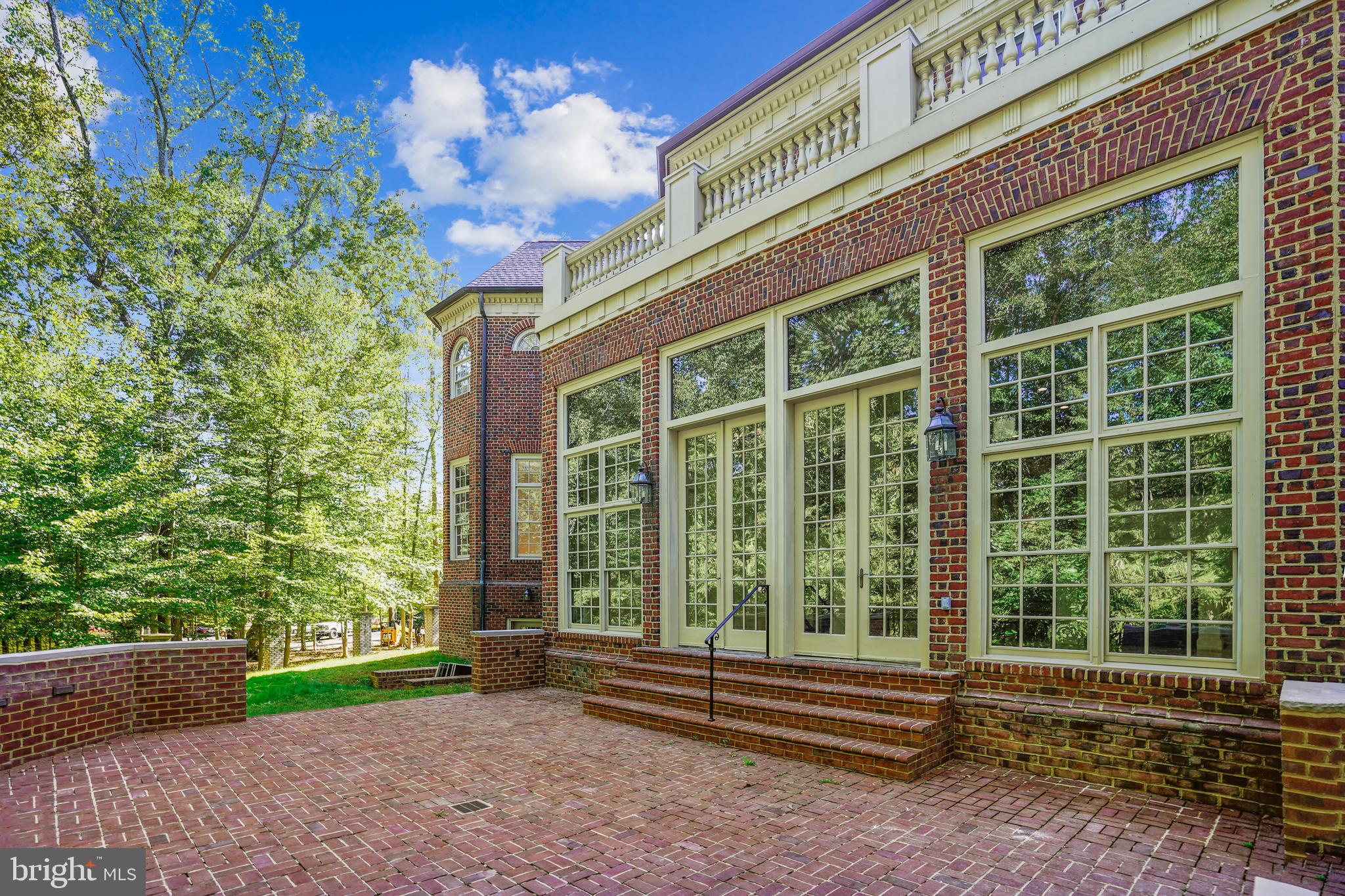 TWIN LAKES - Residential