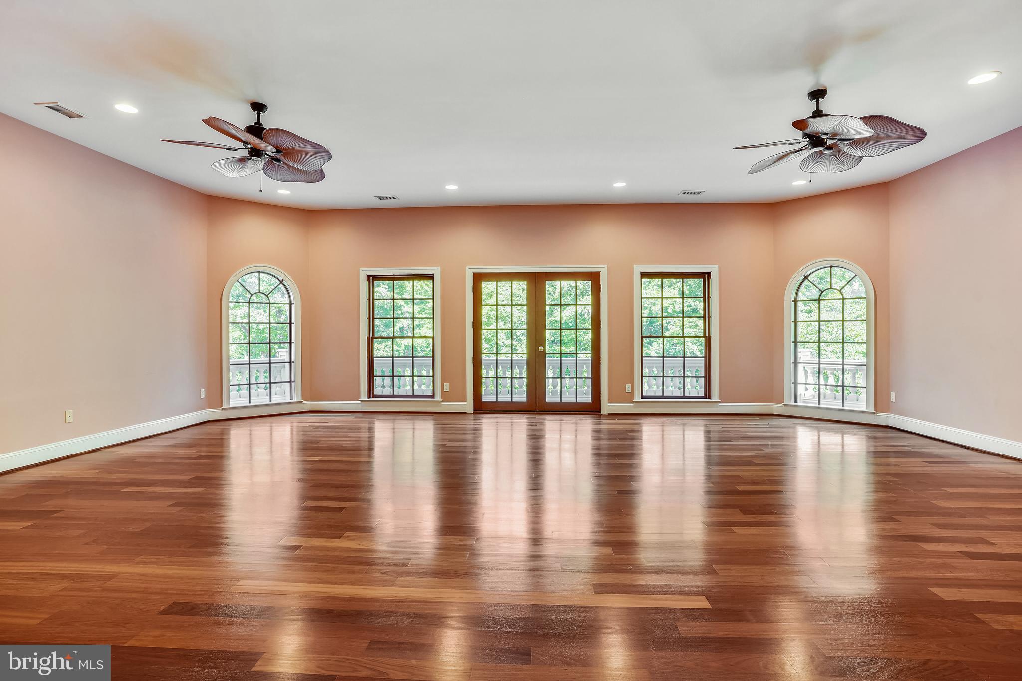 TWIN LAKES - Residential