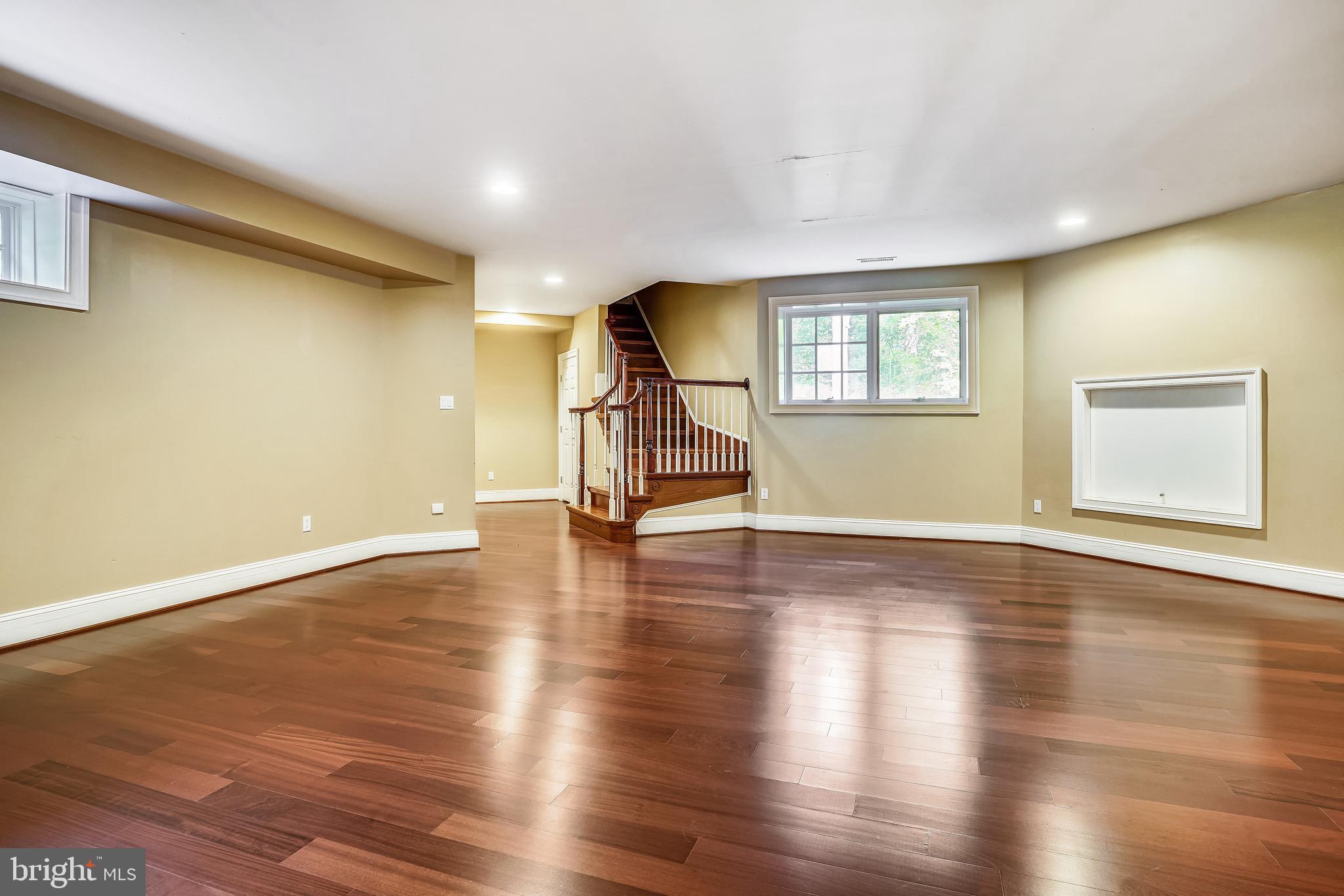 TWIN LAKES - Residential