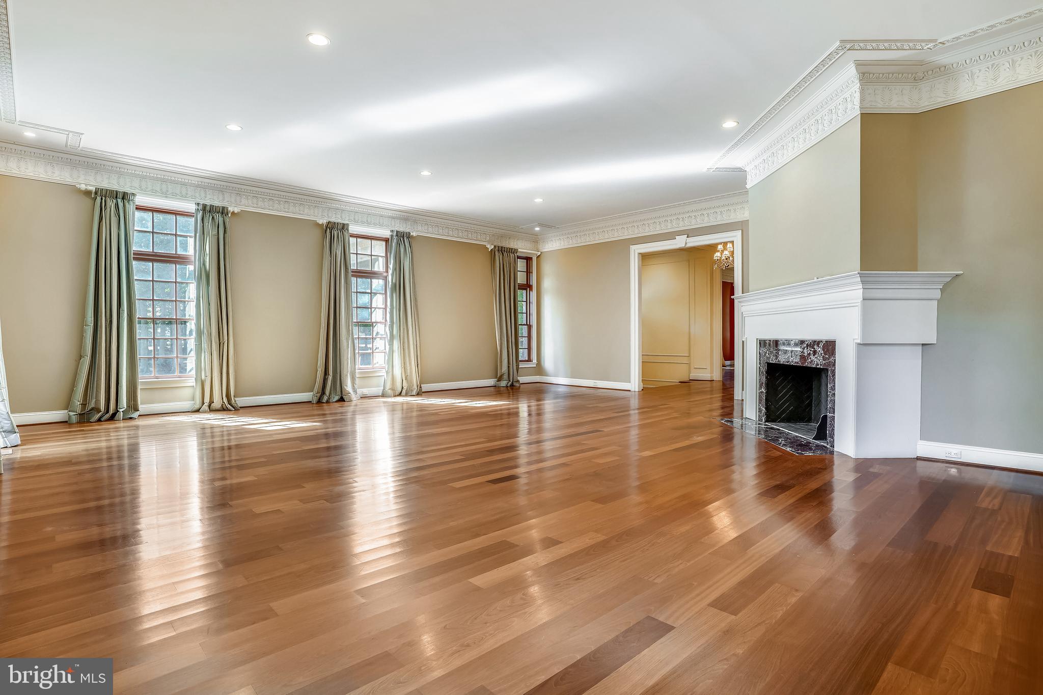 TWIN LAKES - Residential