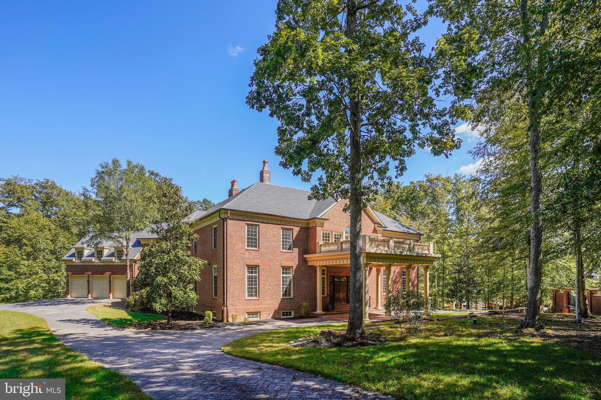 TWIN LAKES - Residential