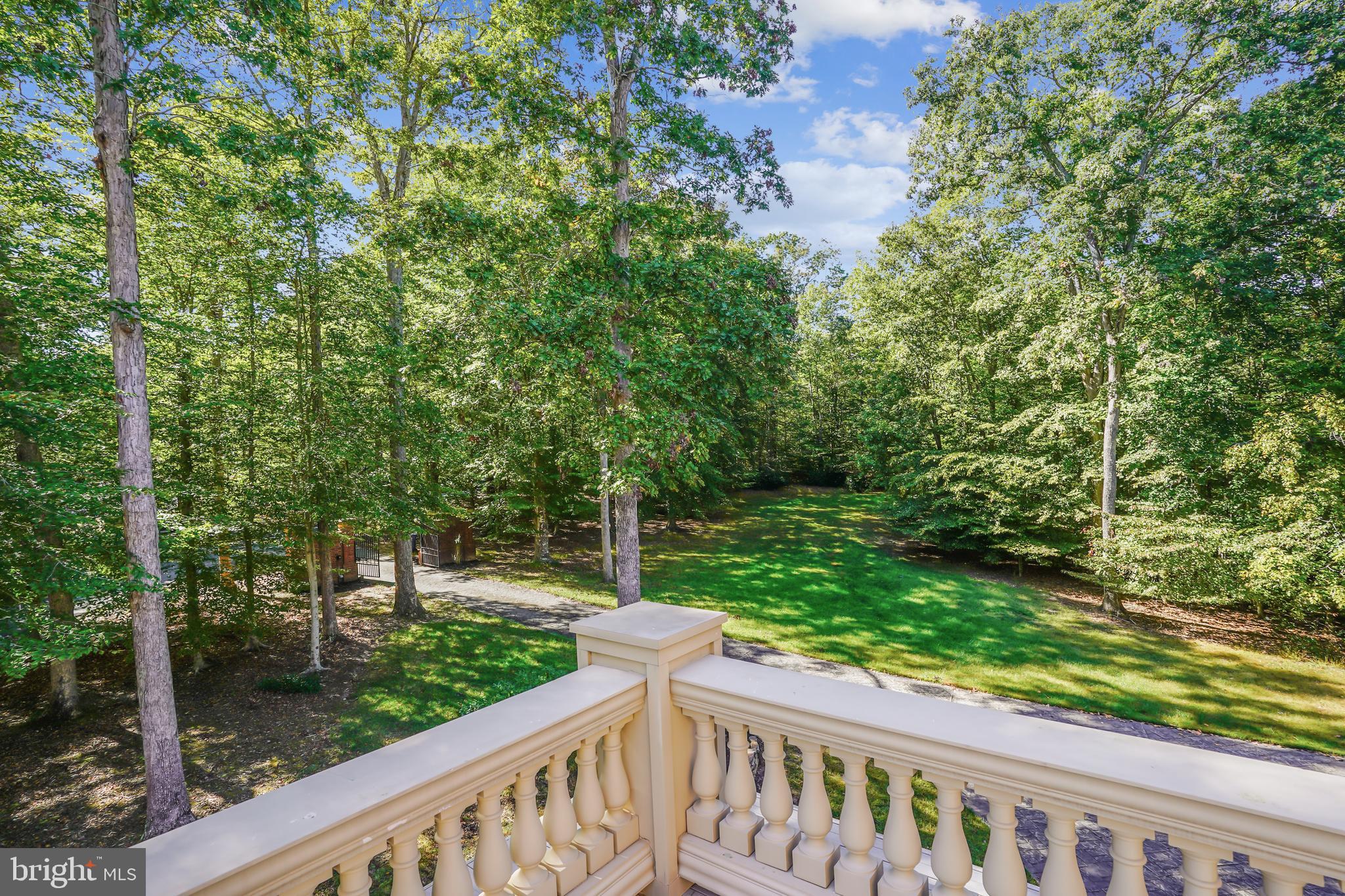 TWIN LAKES - Residential