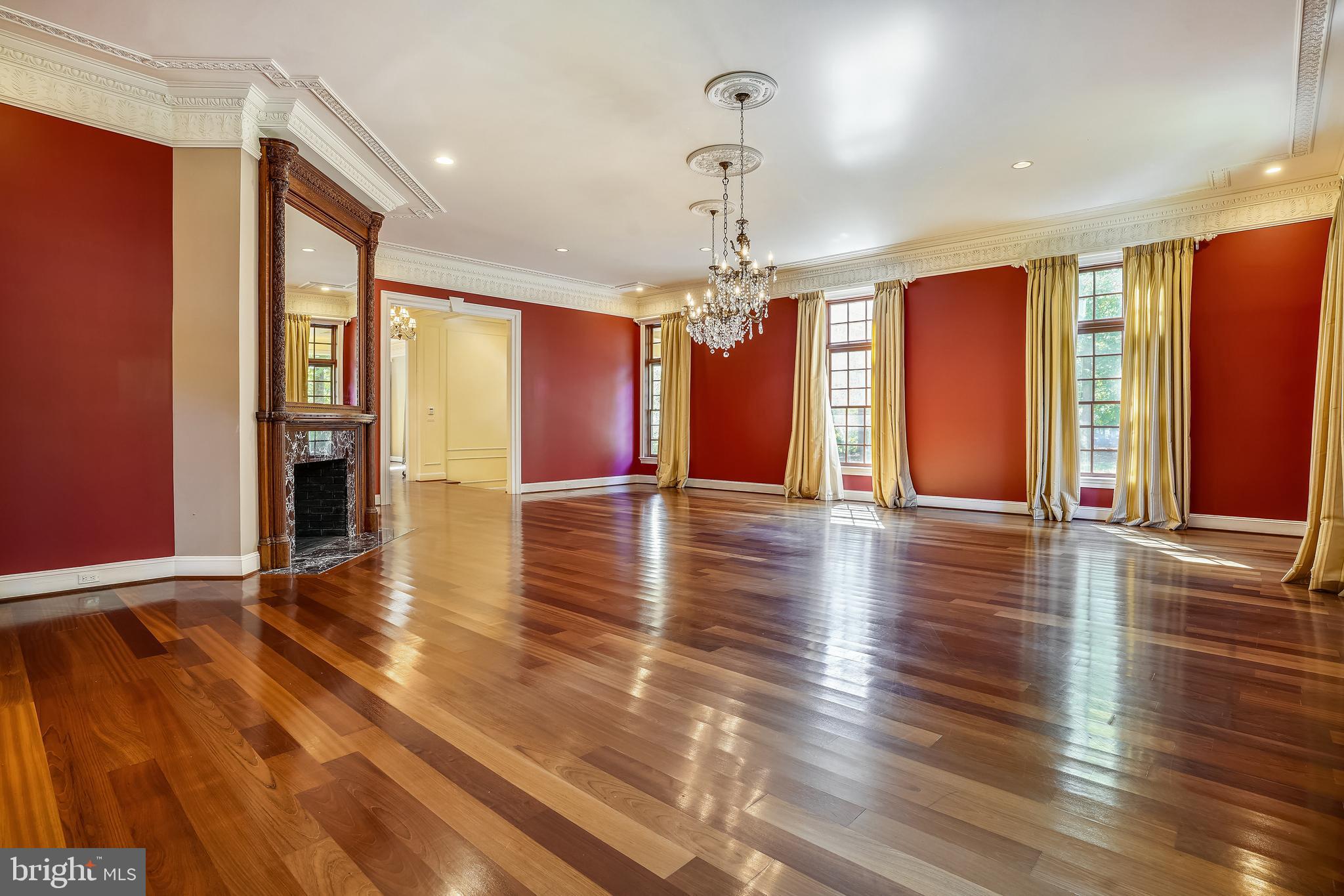 TWIN LAKES - Residential