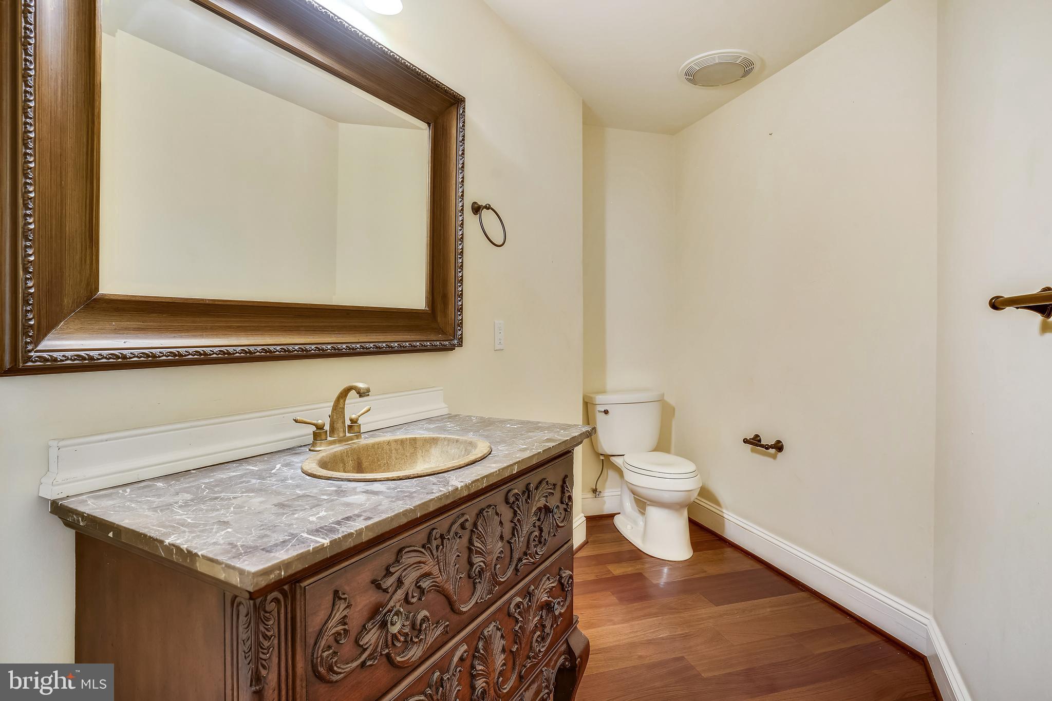 TWIN LAKES - Residential