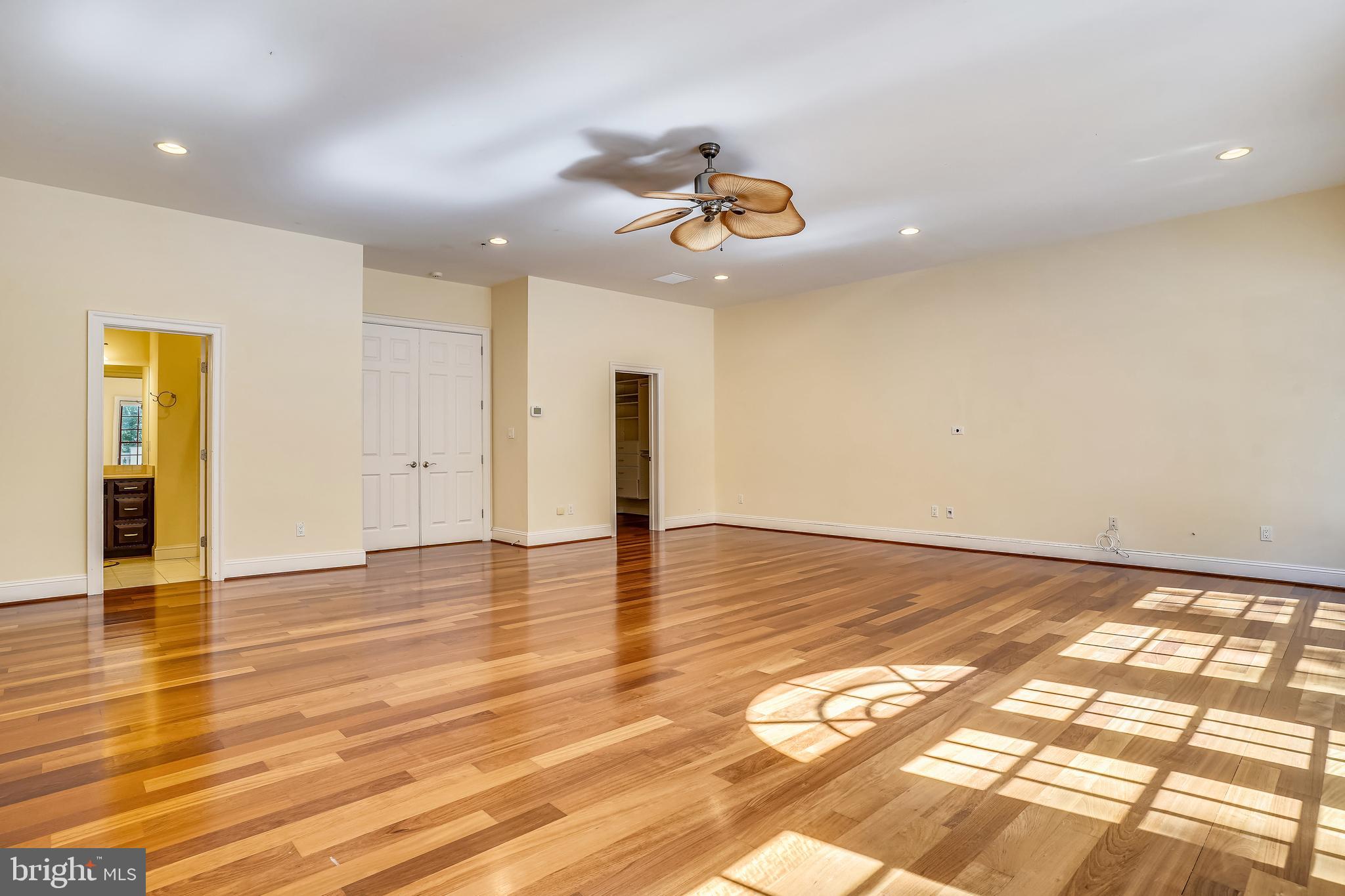 TWIN LAKES - Residential