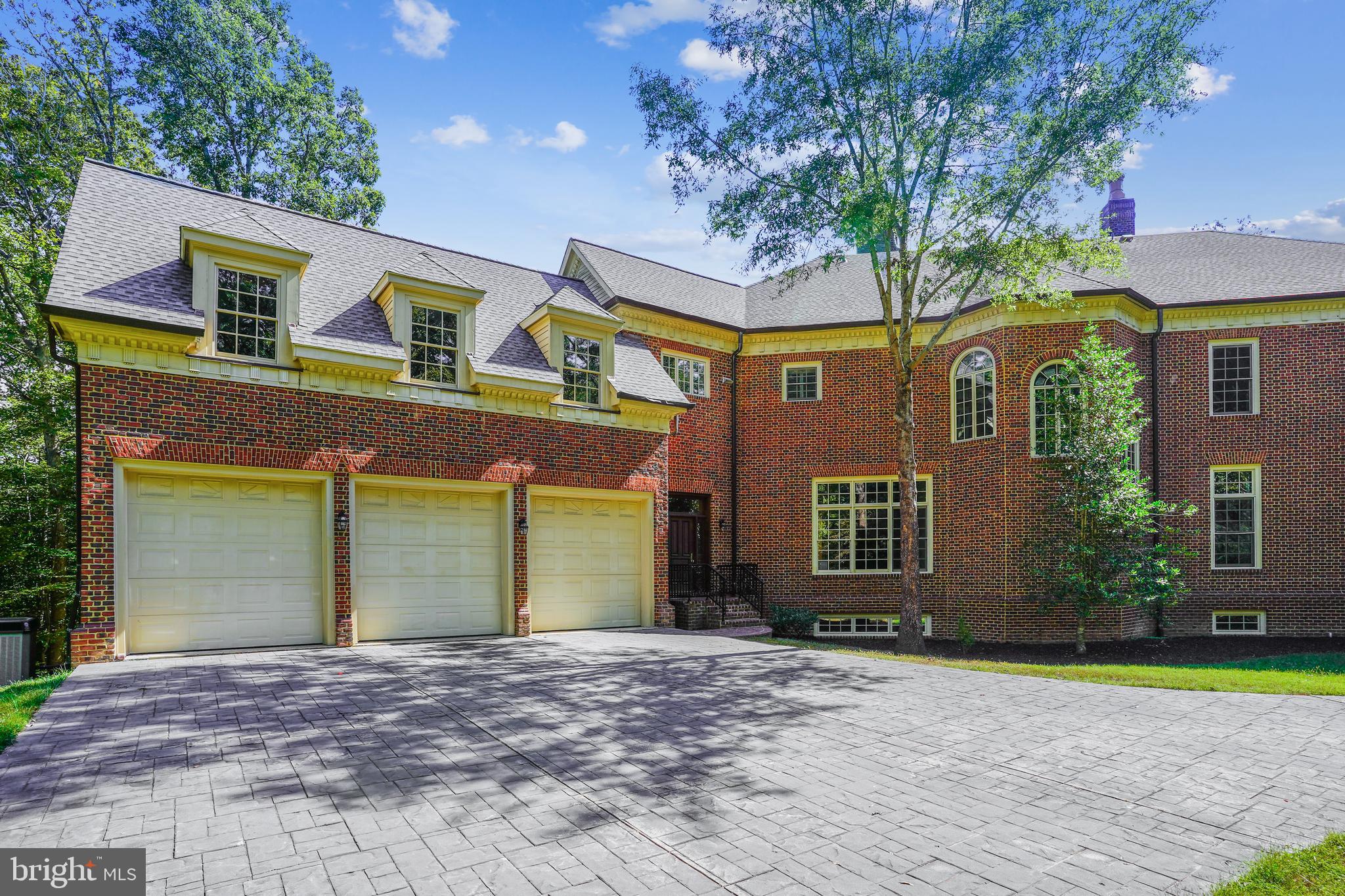 TWIN LAKES - Residential