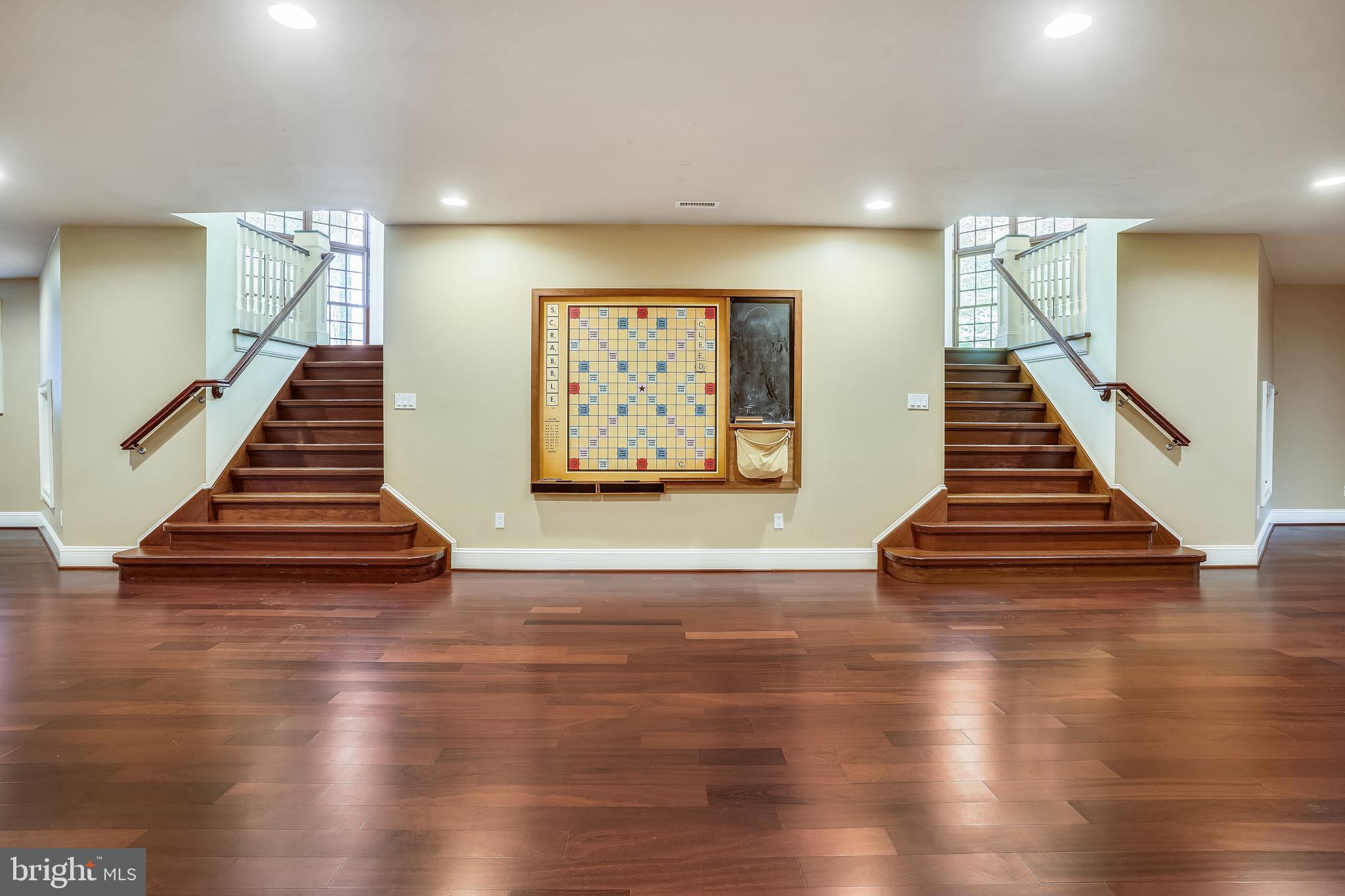 TWIN LAKES - Residential