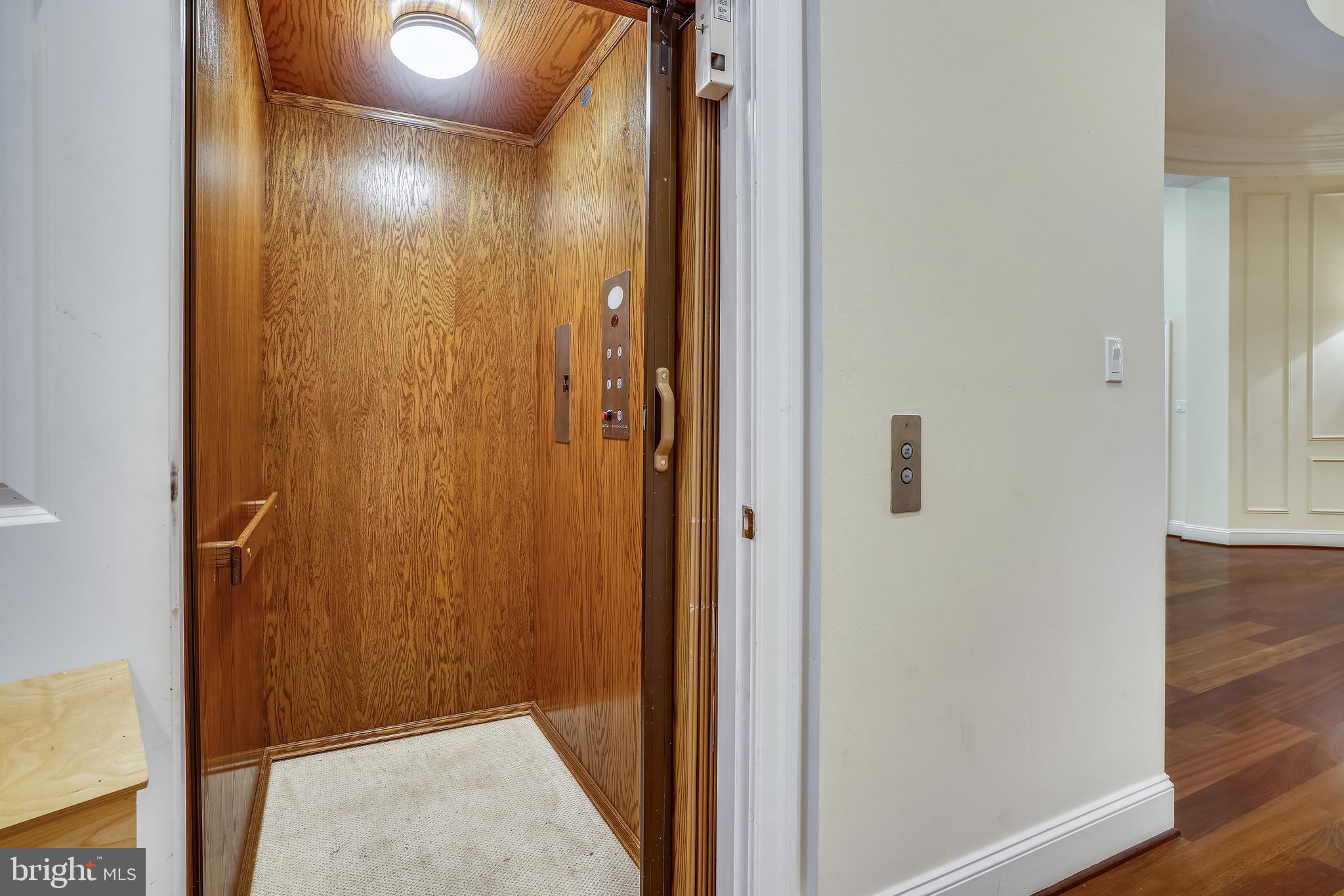 TWIN LAKES - Residential