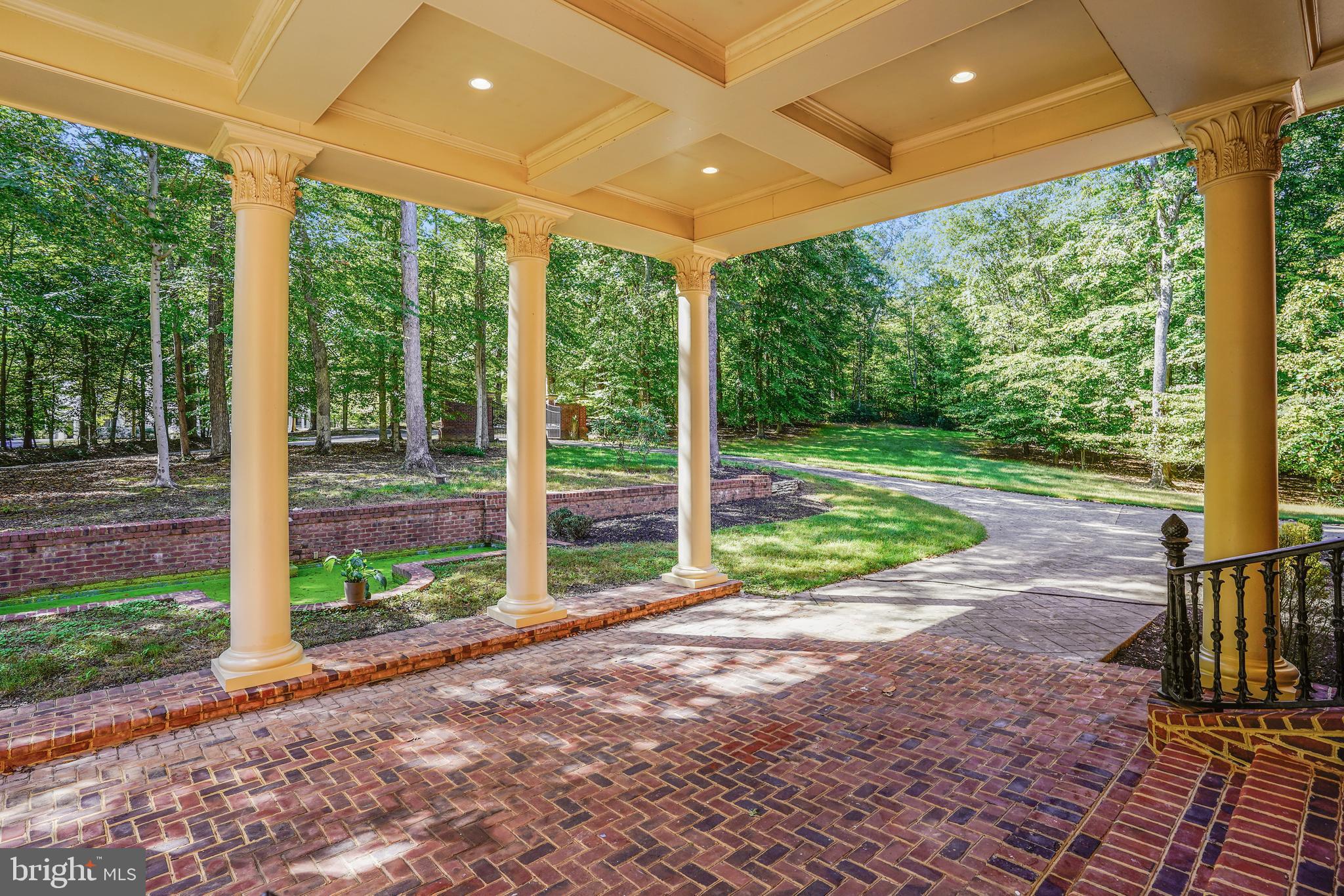 TWIN LAKES - Residential