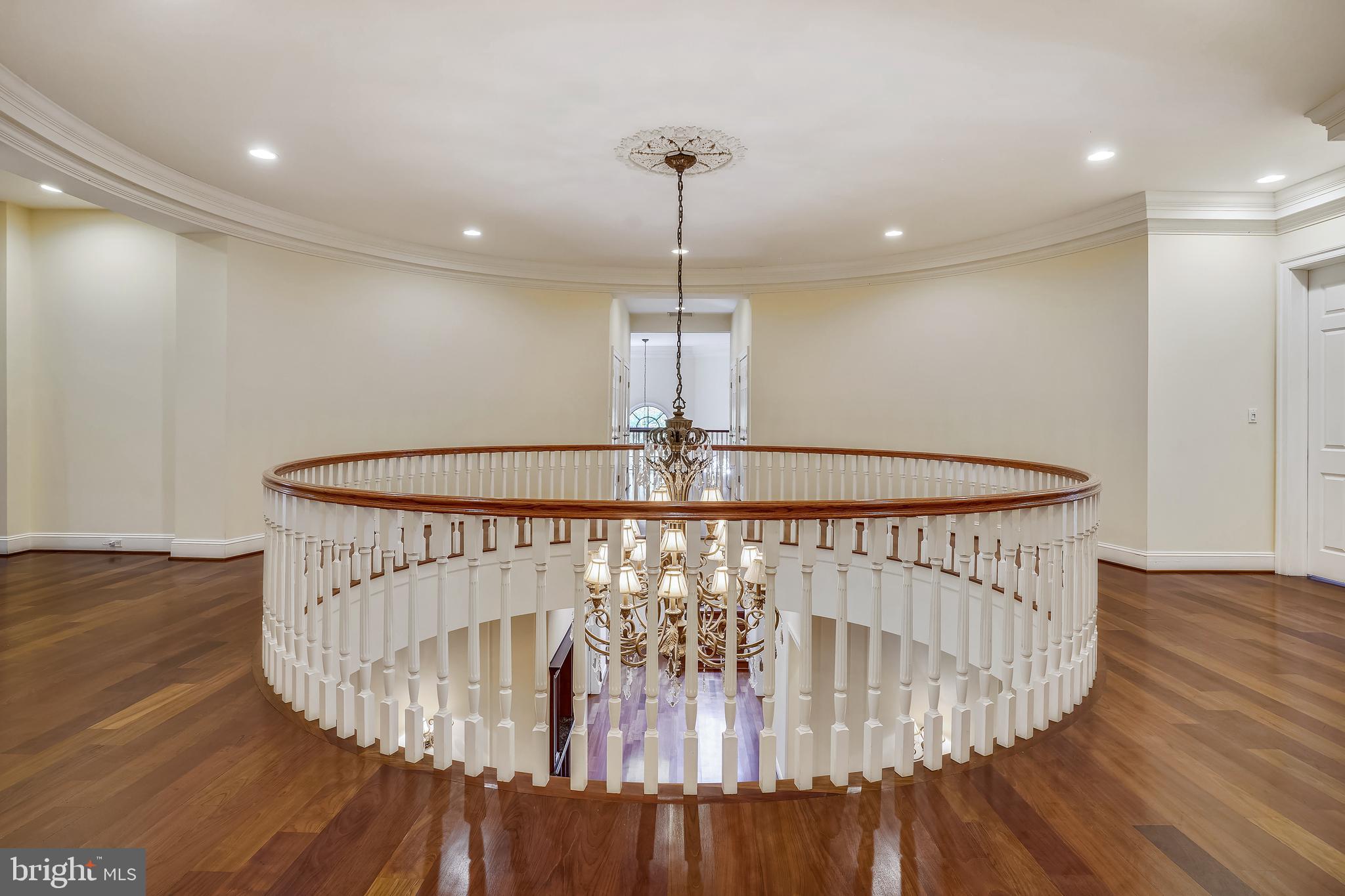 TWIN LAKES - Residential