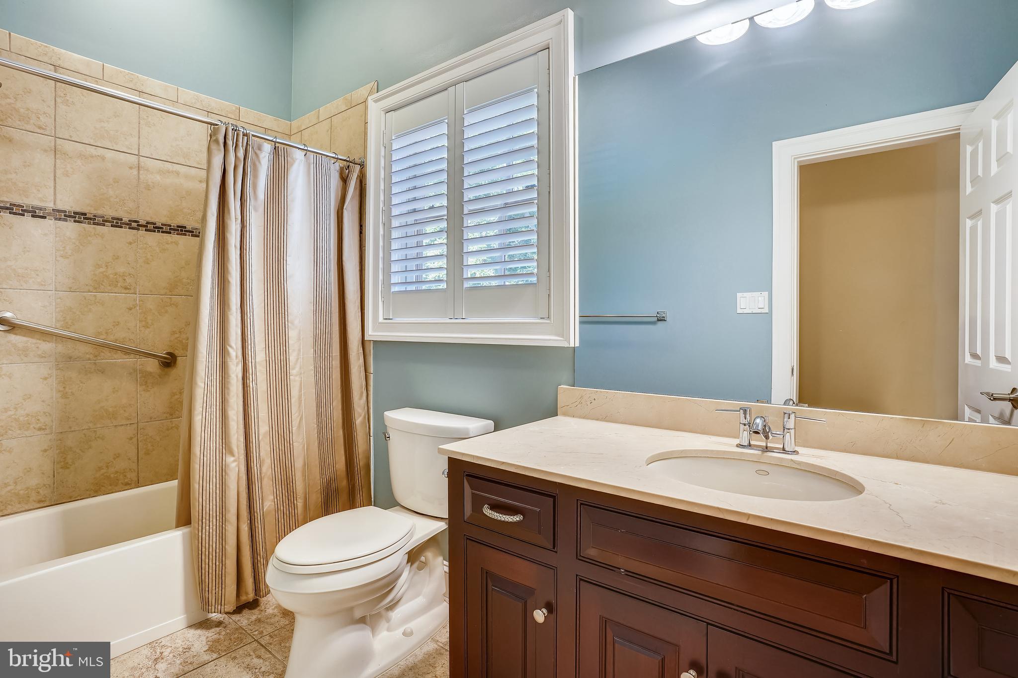 TWIN LAKES - Residential