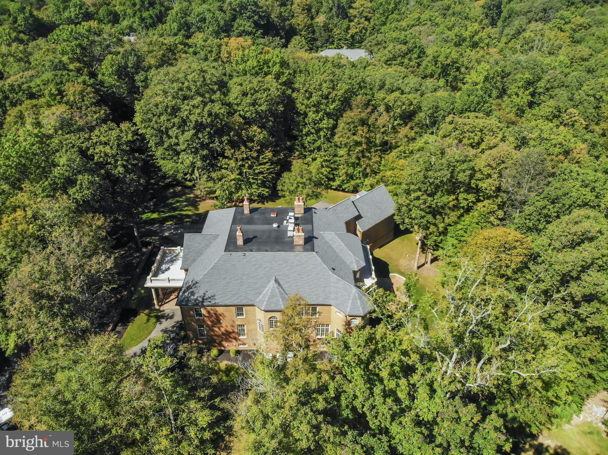 TWIN LAKES - Residential