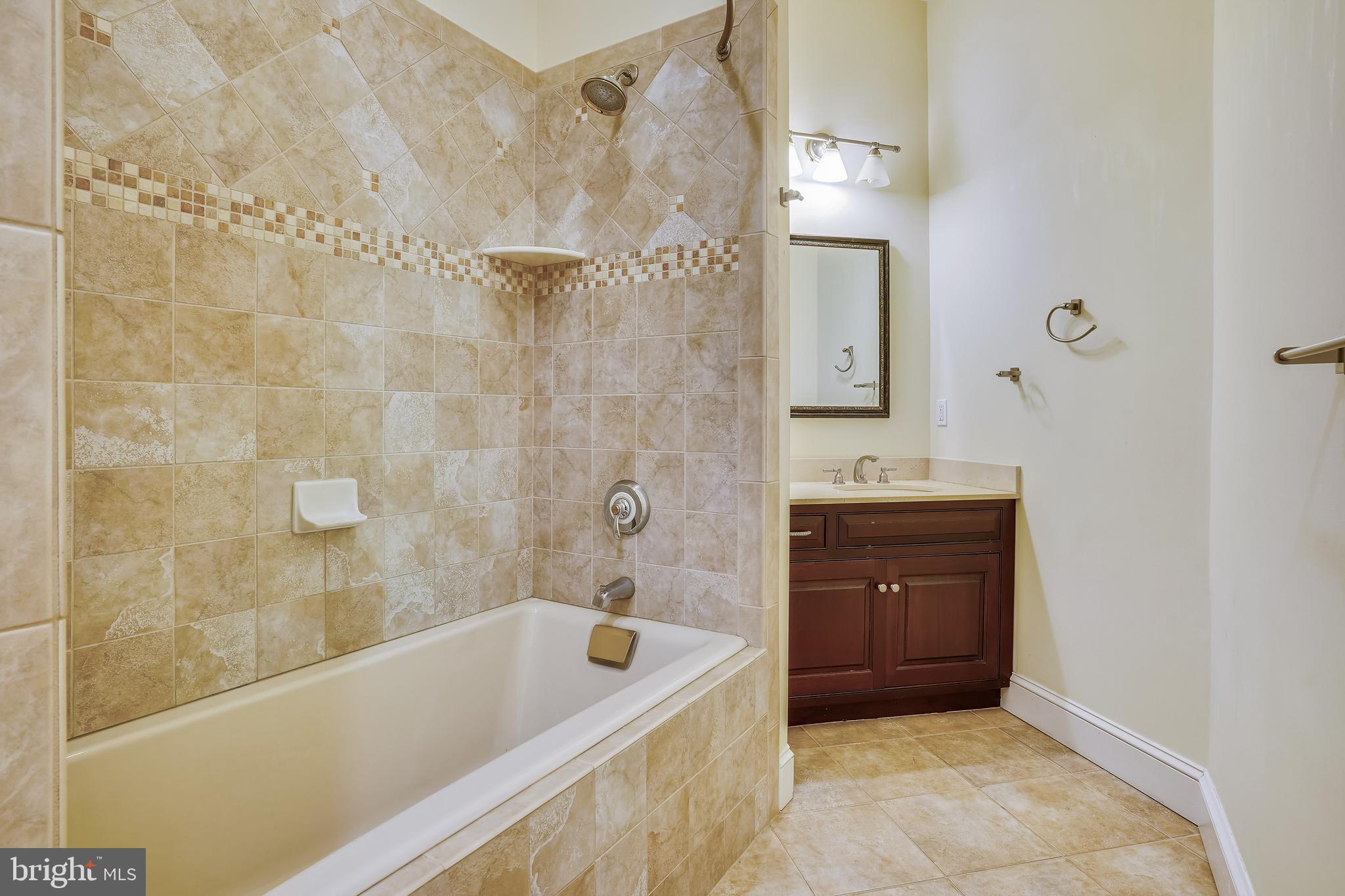 TWIN LAKES - Residential