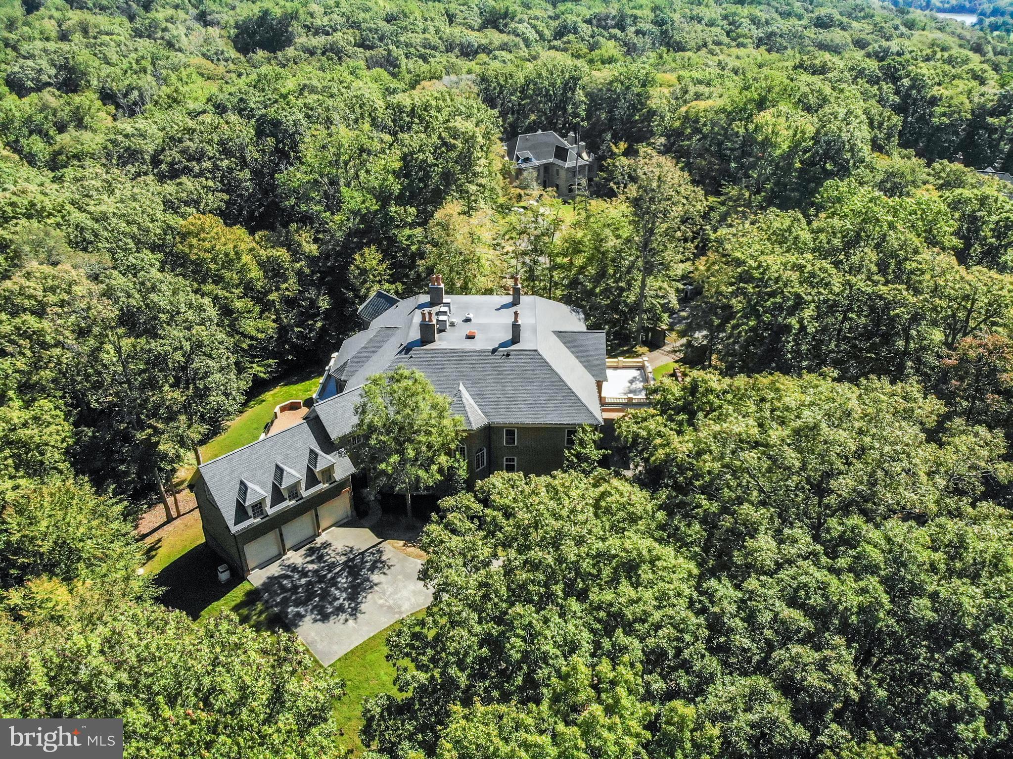 TWIN LAKES - Residential