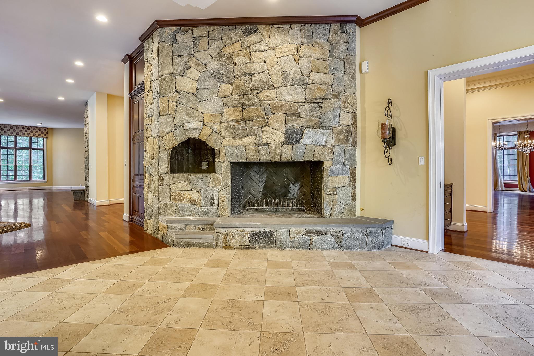 TWIN LAKES - Residential