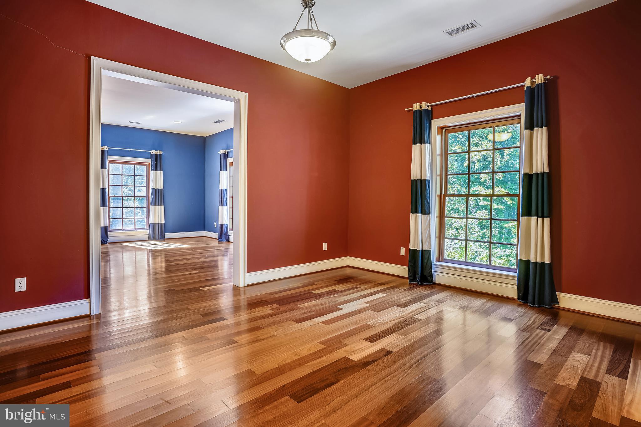 TWIN LAKES - Residential