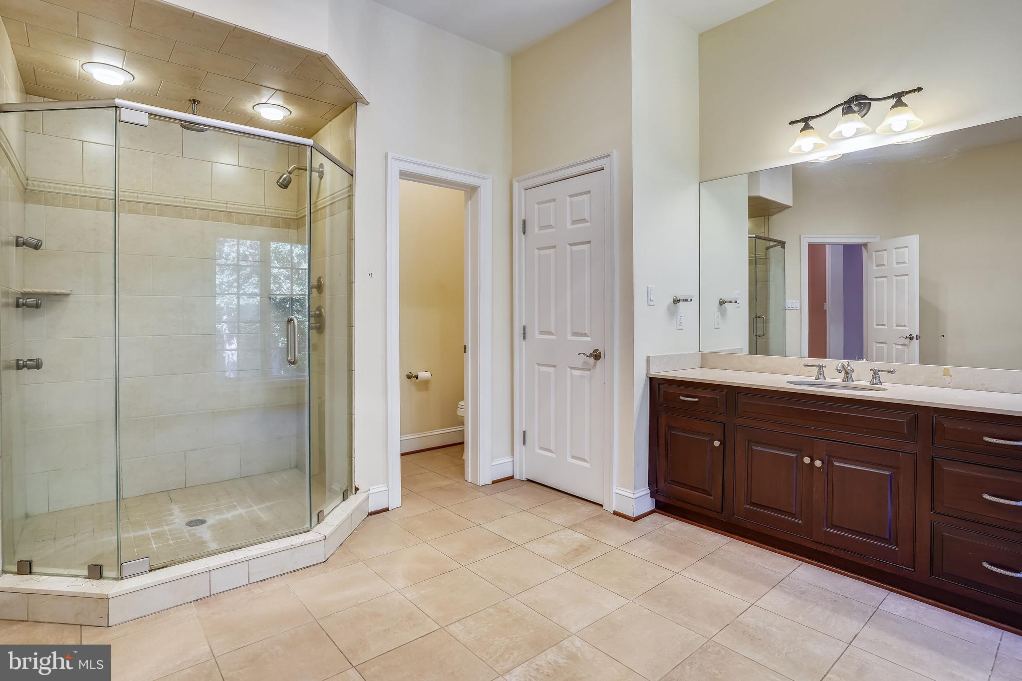 TWIN LAKES - Residential