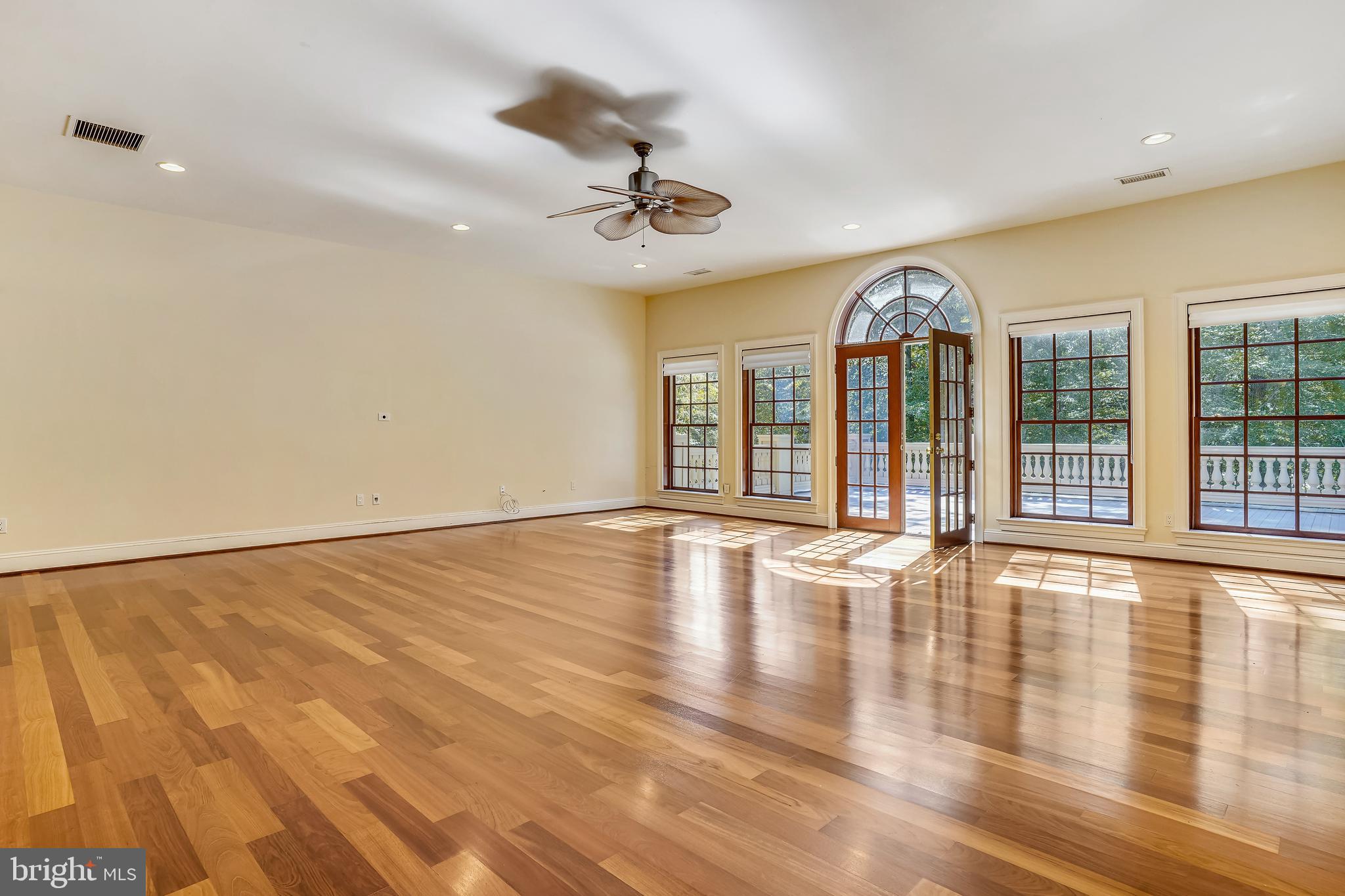 TWIN LAKES - Residential