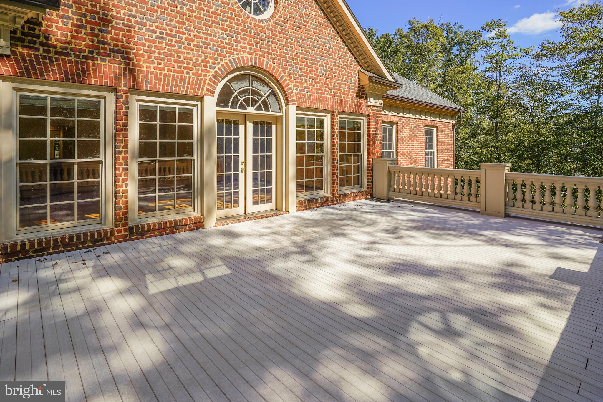 TWIN LAKES - Residential