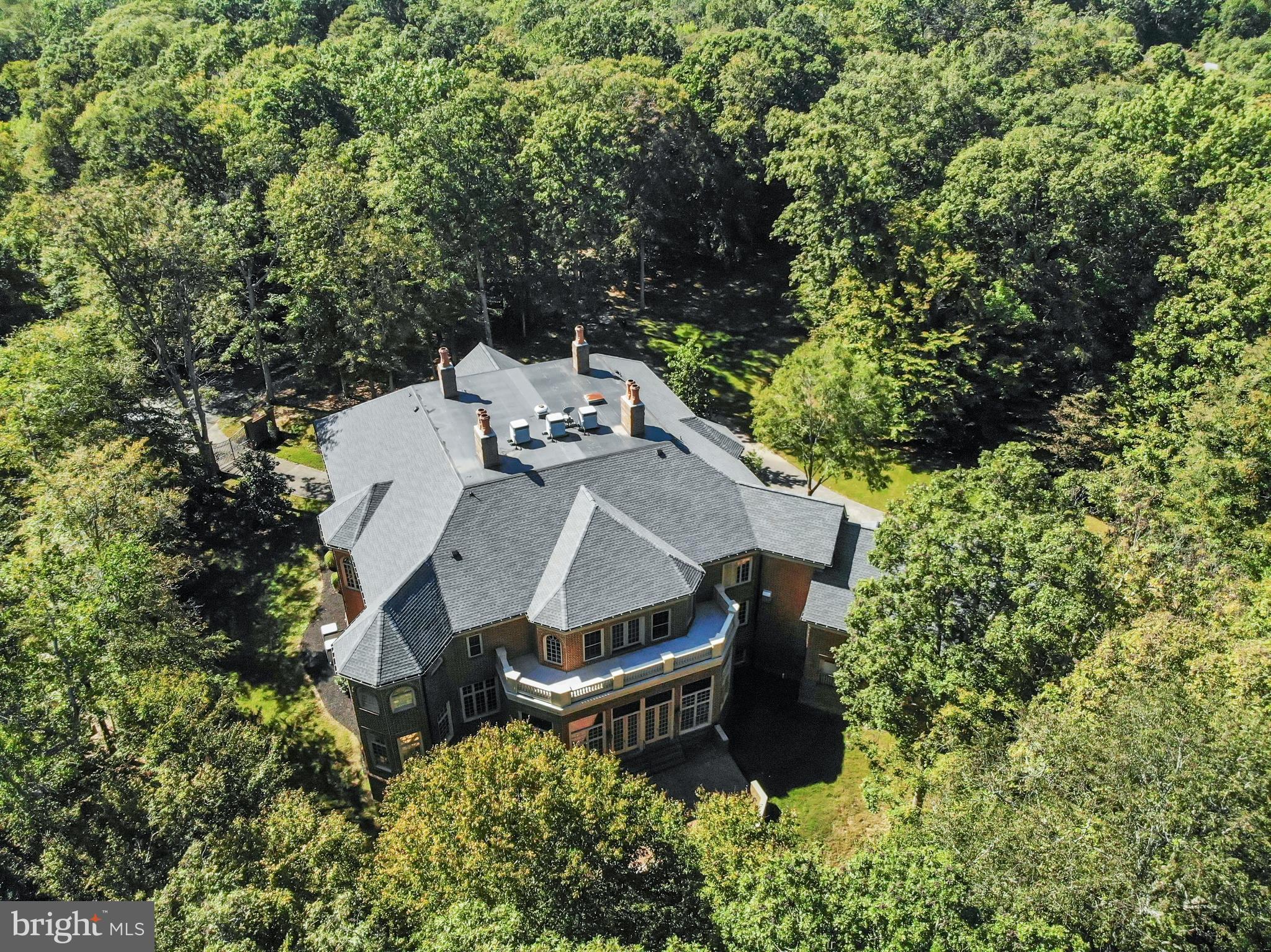 TWIN LAKES - Residential