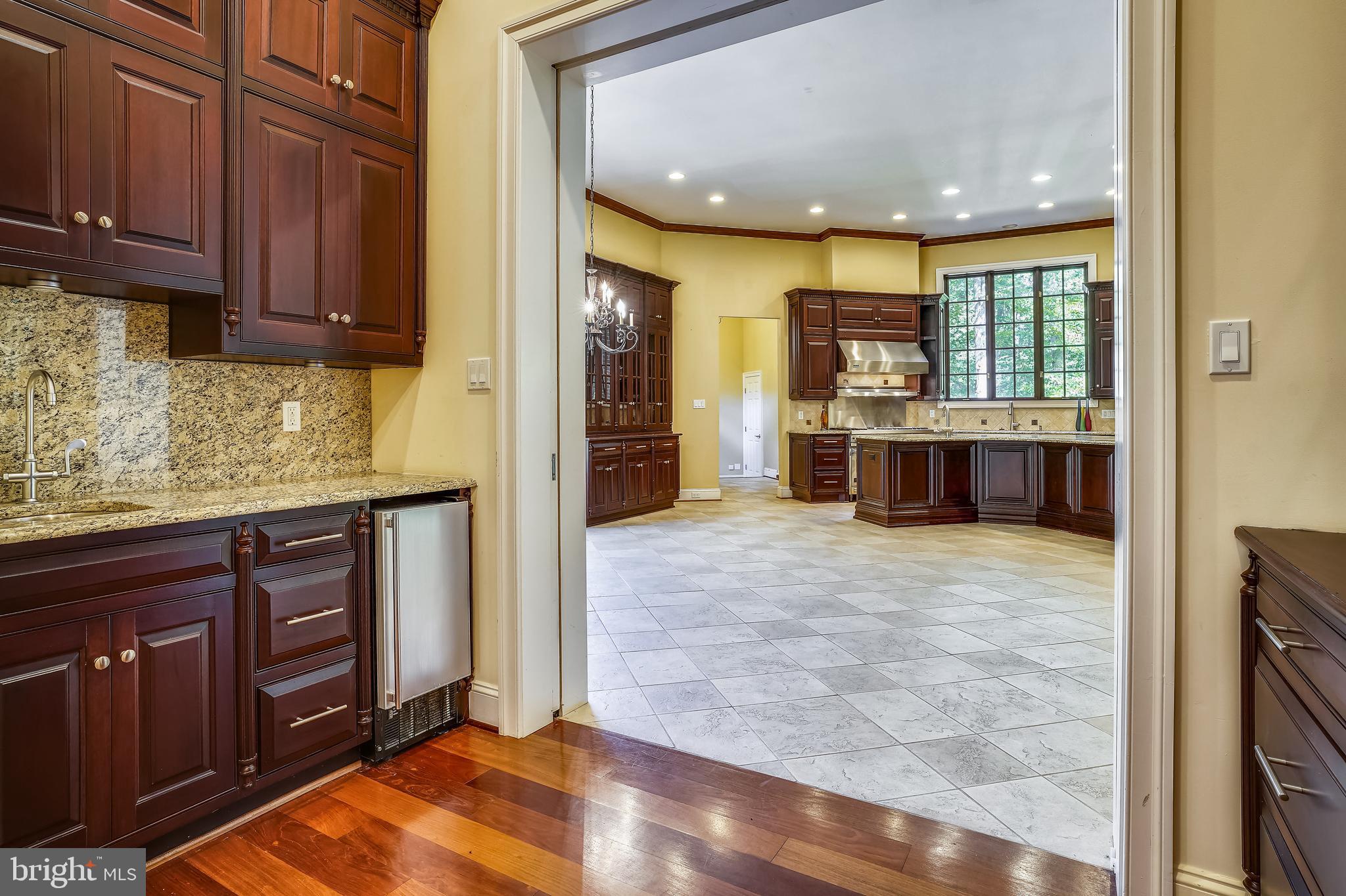 TWIN LAKES - Residential