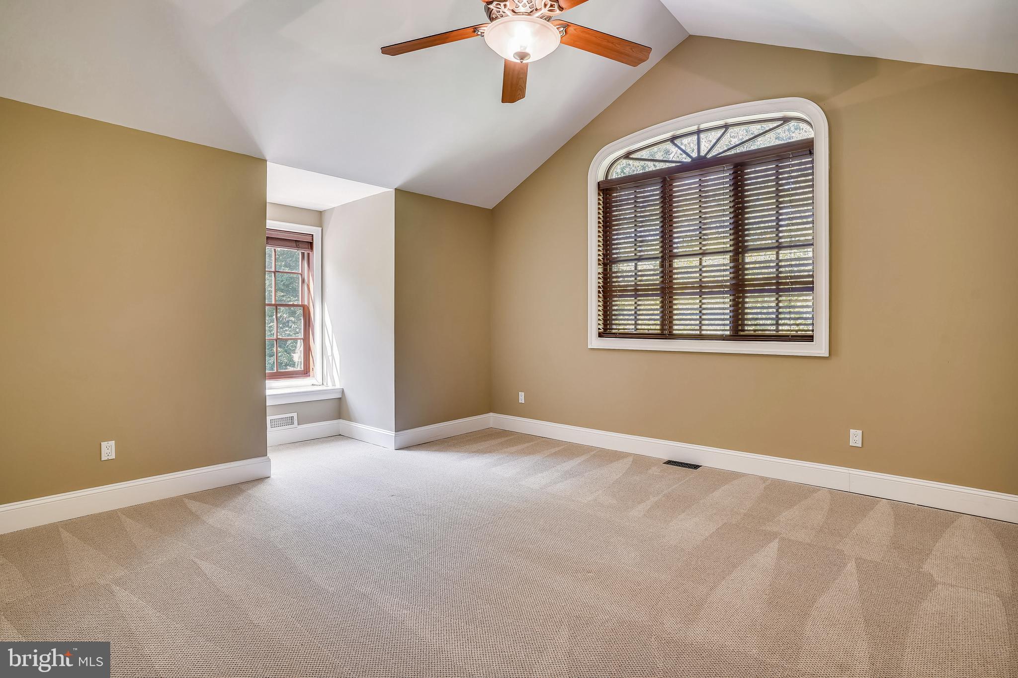 TWIN LAKES - Residential