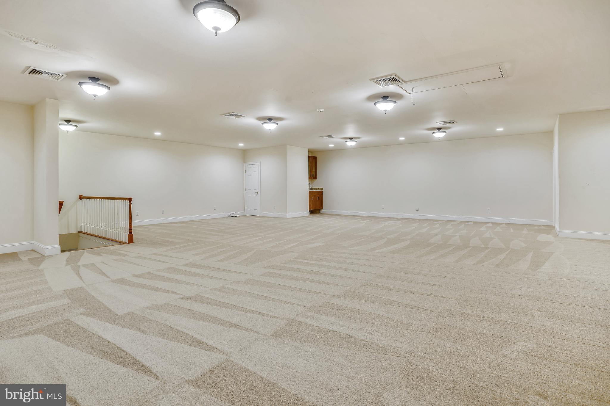 TWIN LAKES - Residential