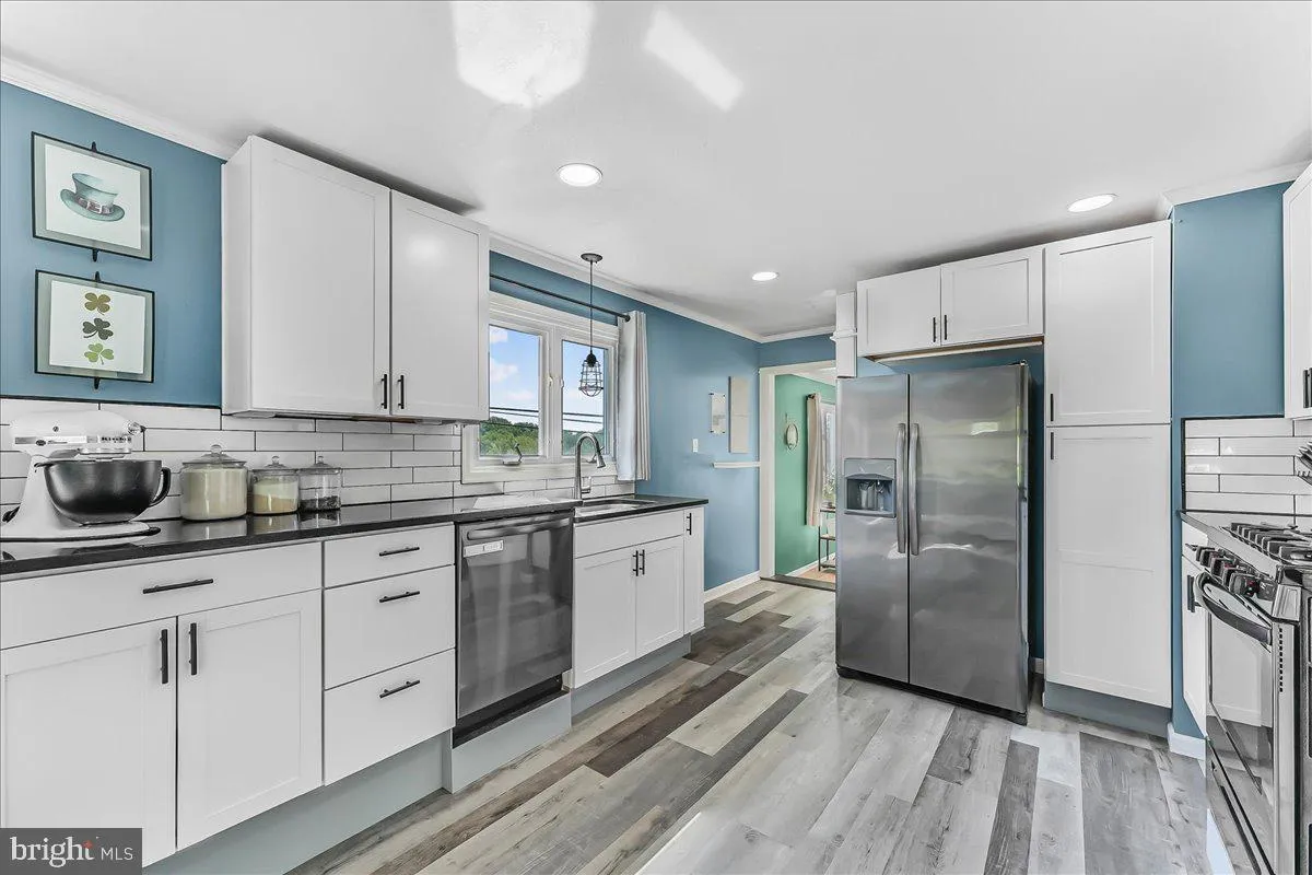 Newtown Square, Pennsylvania 19073, United States, 3 Bedrooms Bedrooms, ,2 BathroomsBathrooms,Residential,Contingent,128537