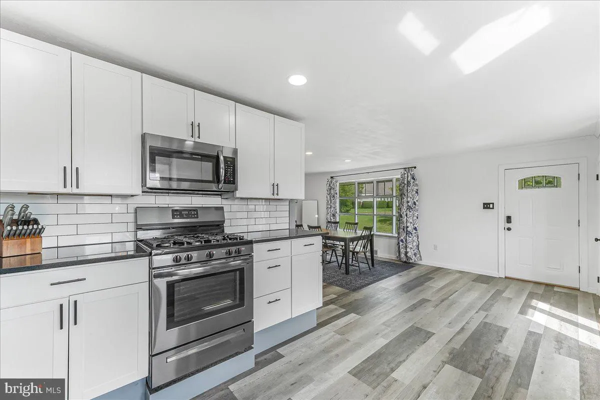 Newtown Square, Pennsylvania 19073, United States, 3 Bedrooms Bedrooms, ,2 BathroomsBathrooms,Residential,Contingent,128537