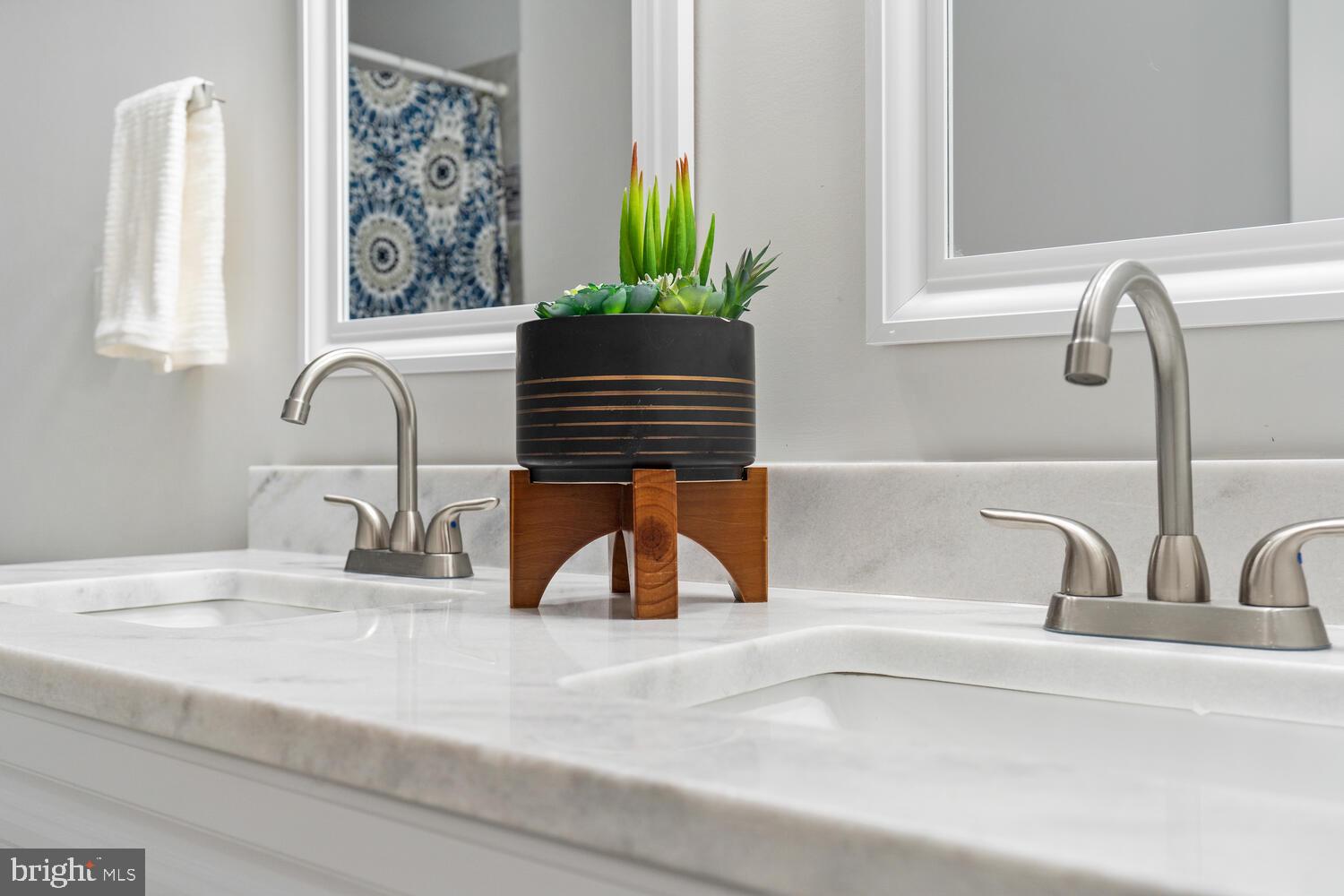 UNION SQUARE - Residential Lease