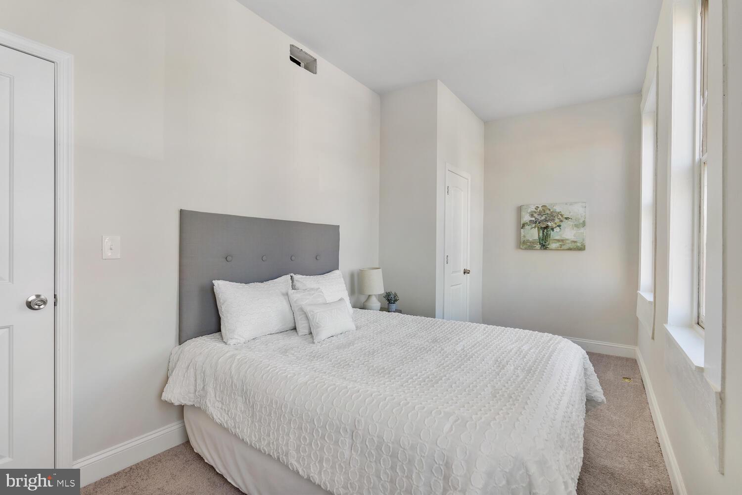 UNION SQUARE - Residential Lease