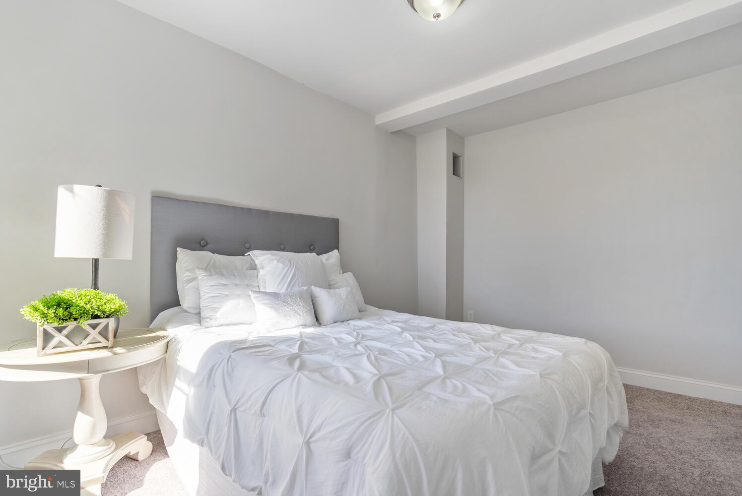 UNION SQUARE - Residential Lease