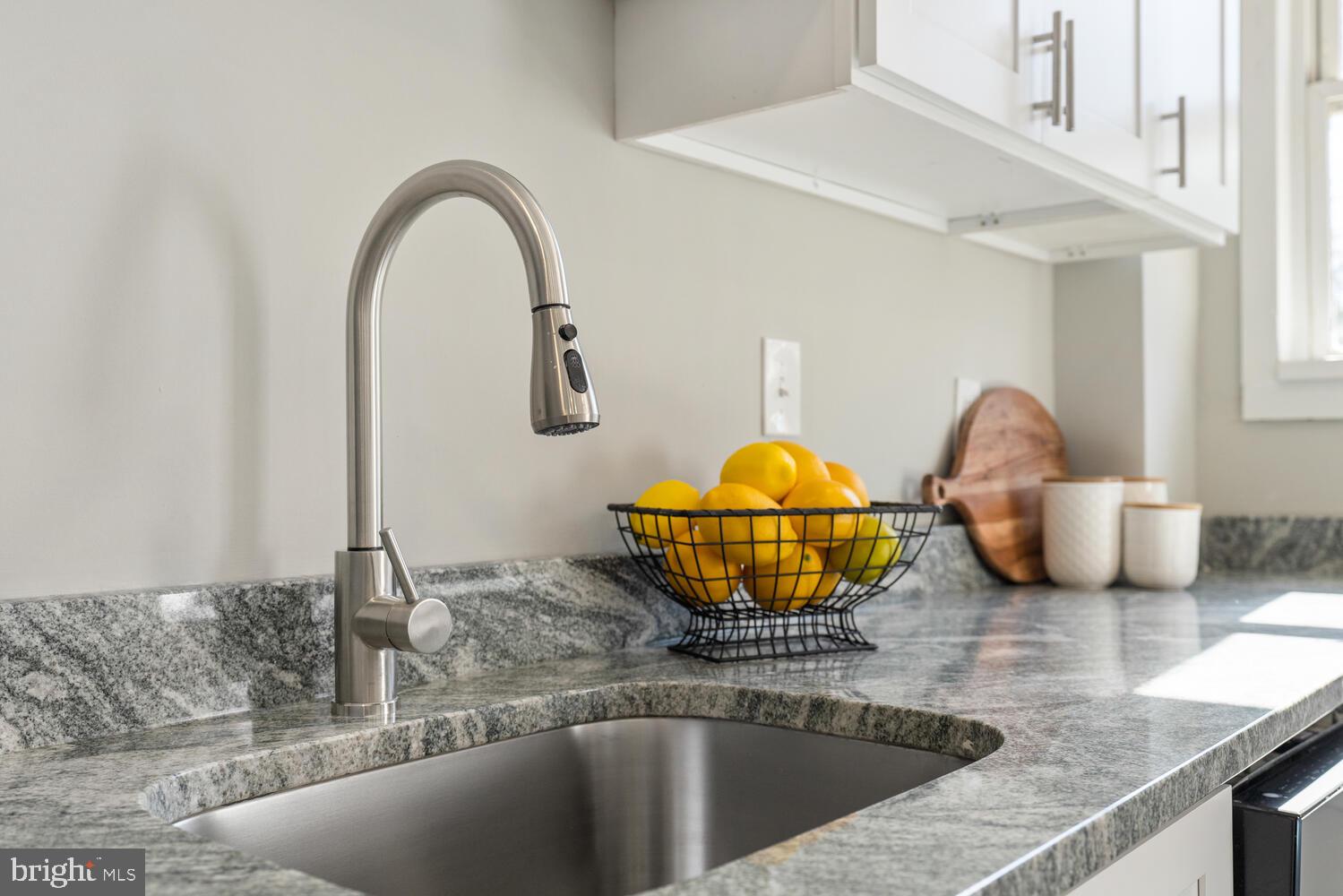 UNION SQUARE - Residential Lease