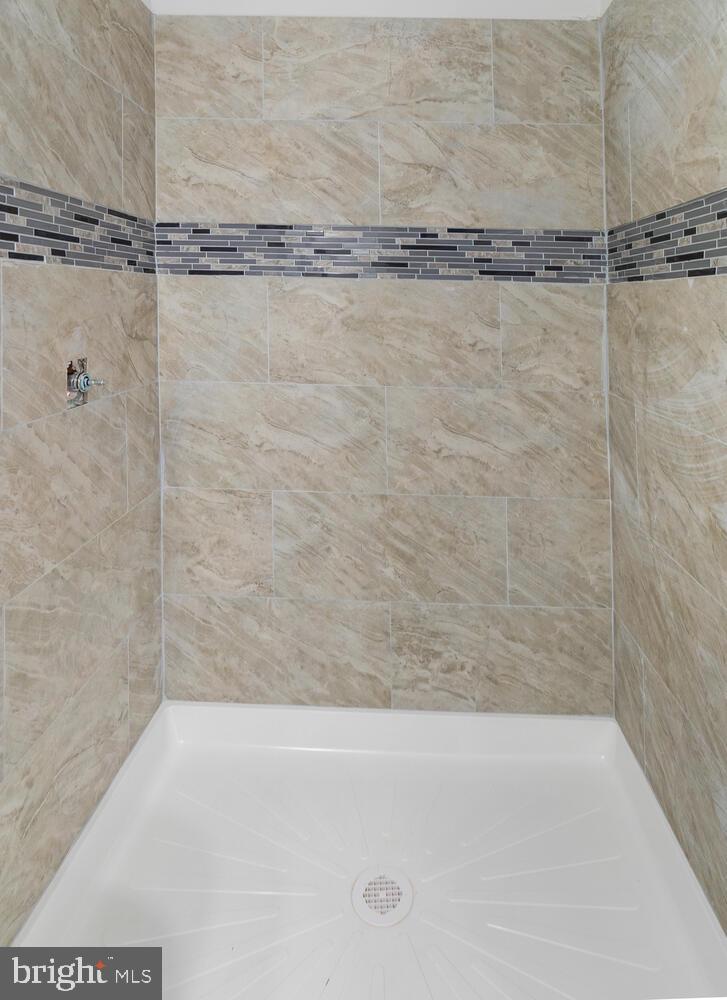 UNION SQUARE - Residential Lease