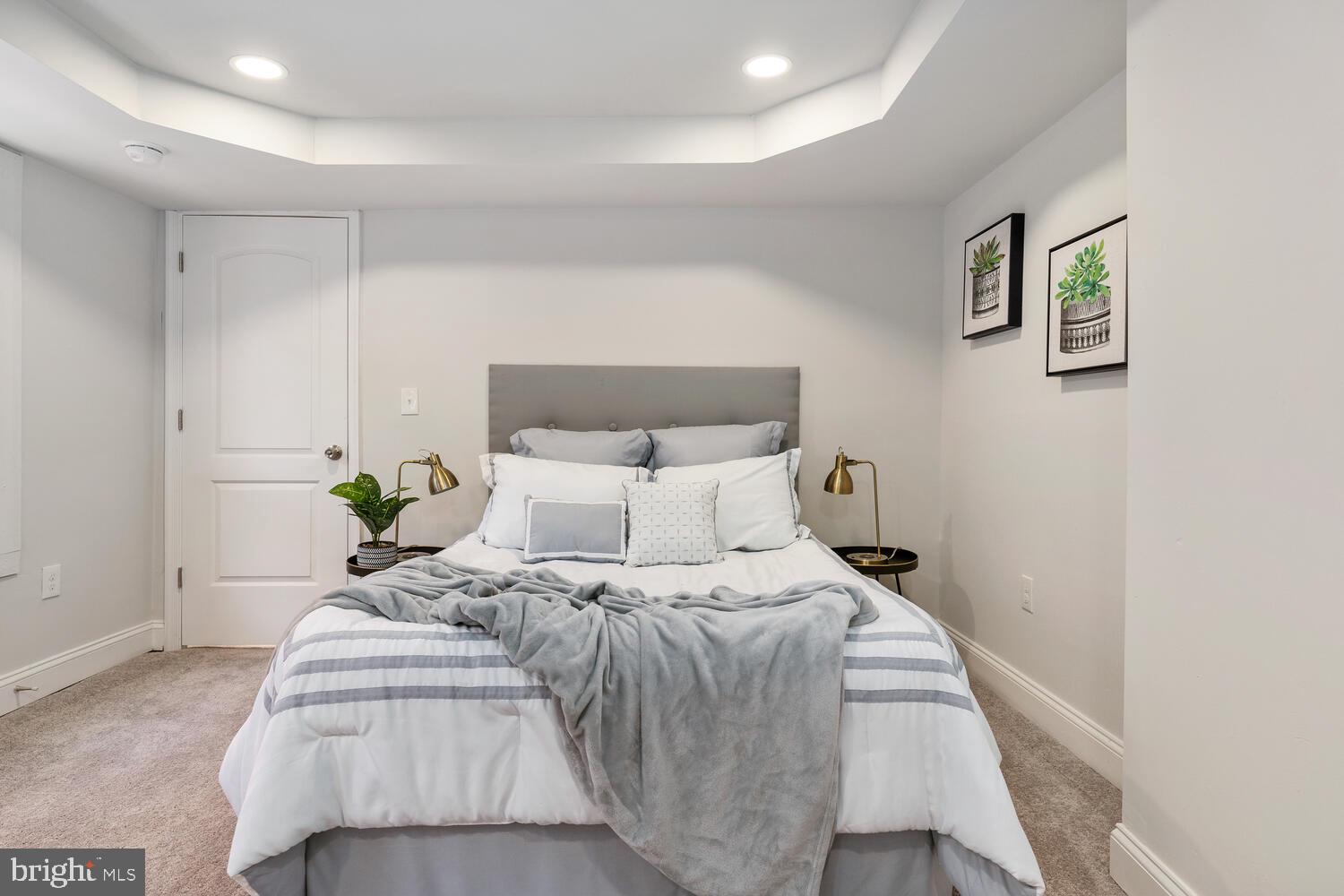 UNION SQUARE - Residential Lease