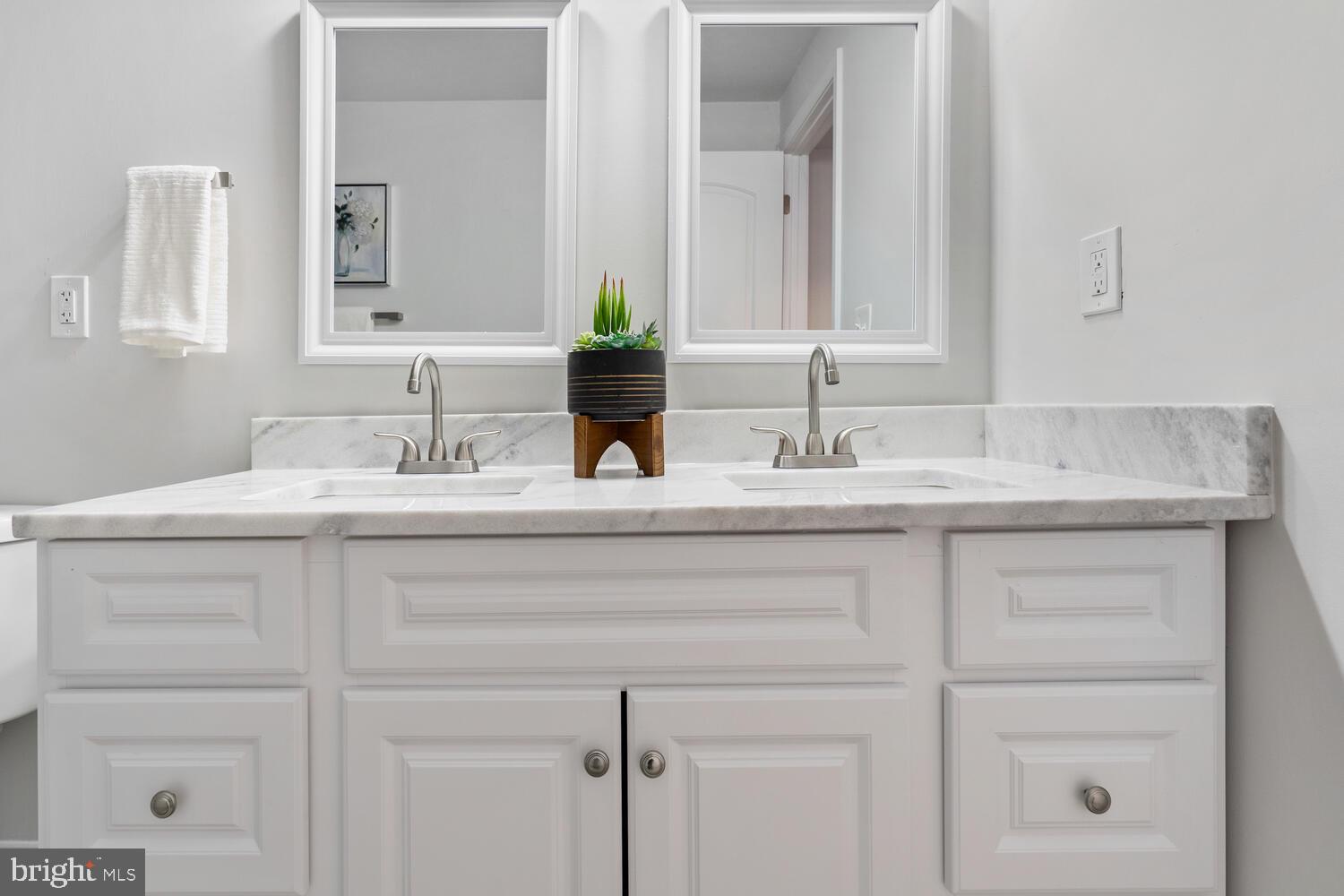 UNION SQUARE - Residential Lease