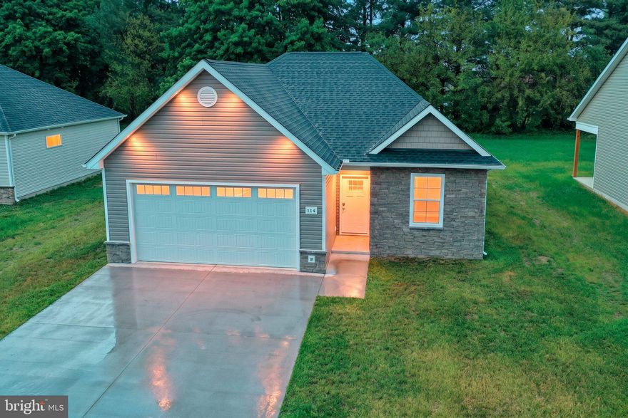 NEW CONSRUCTION. 2 BEDROOM 2 BATH RANCHER LOADED WITH UPGRADES. PICTURES ARE FROM PREVIOUS MODEL BUT FINISHES STILL THE SAME JUST DIFFRENT COLORS. COME SEE FOR YOURSELF. LOADED WITH UPGRADES.  WHY BUILD WHEN YOU CAN JUST MOVE IN. UPGRADED LIGHTING PACKAGE, TRAY CEILING, CUSTOME 2 COLOR PAINT, UPGRADED TRIM, THE LIST JUST GOES AND GOES.
