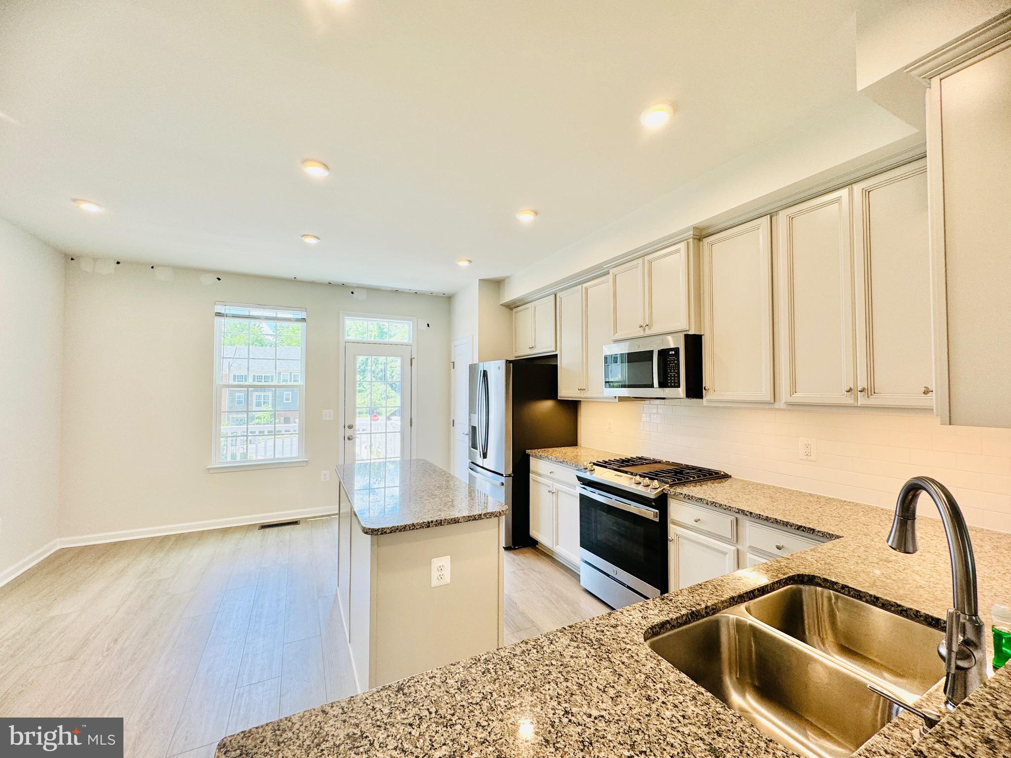 EAGLE ROW - Residential Lease