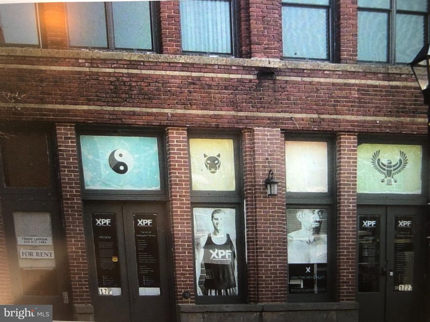 Beautiful Apt on second floor, 2 bedroom, 1.5 bathroom. Hardwood floors , Ceramic tile floors in Kitchen & Granite counters. Building has GYM on 1st floor with membership fee. Close to heart of Fells Point, Walk to Bars, Taverns, Restaurants, Shops, Theaters, and  Harbor!