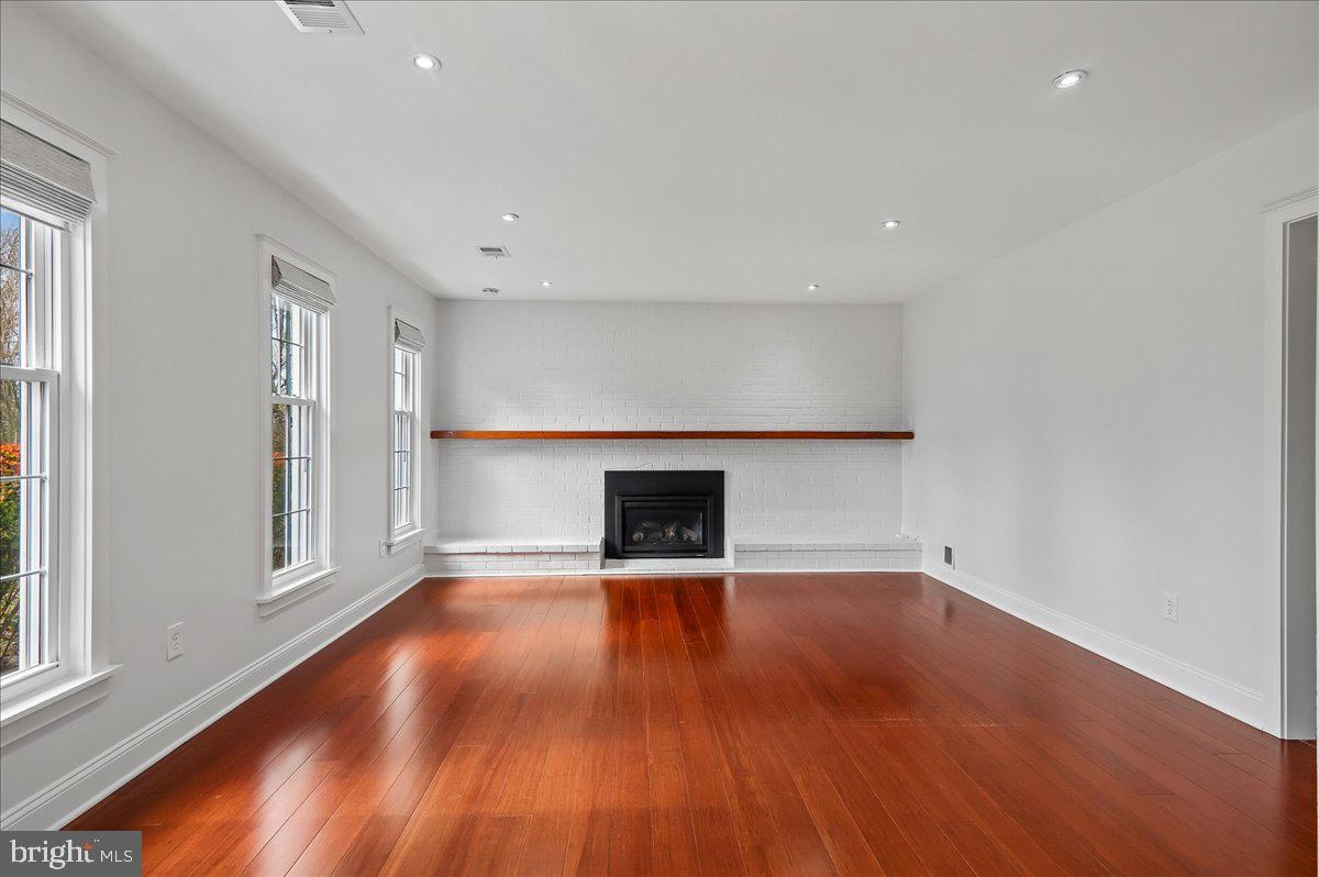 BEL PRE WOODS - Residential