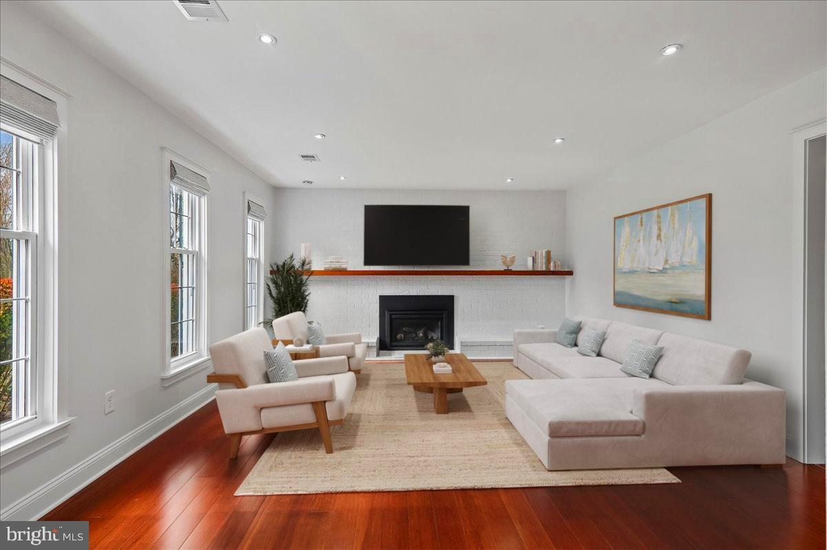 BEL PRE WOODS - Residential